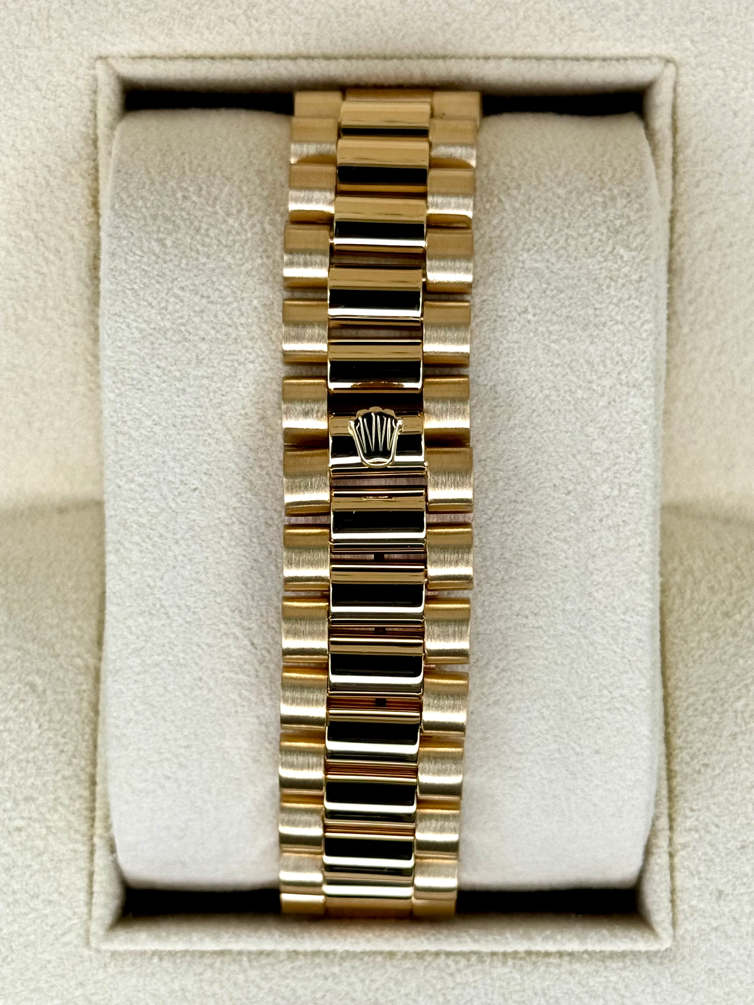 1981 Rolex Day-Date 36mm 18038 Presidential Black Dial - Image 3