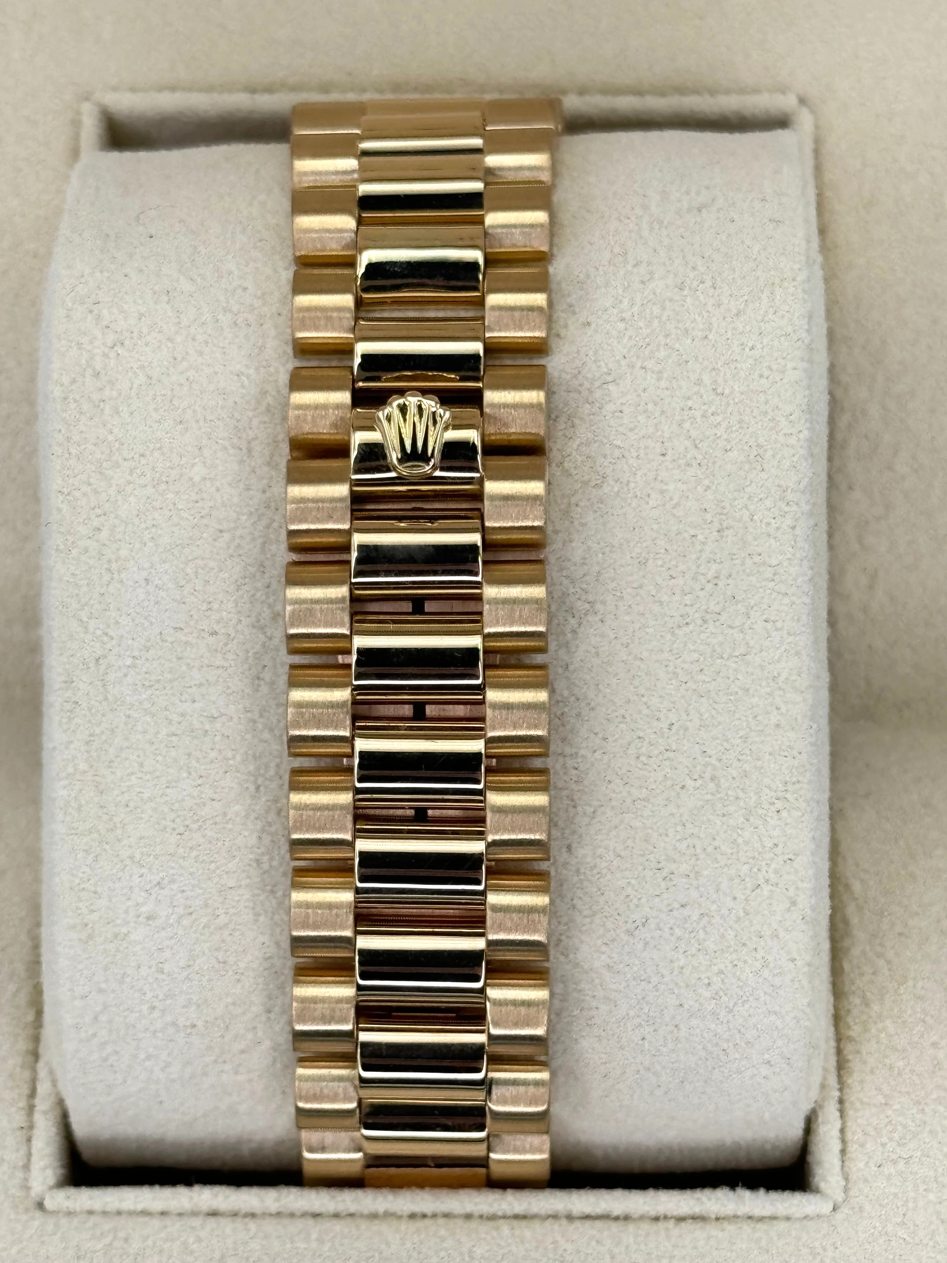 1983 Rolex Day-Date 36mm 18038 Presidential Champagne Diamond Dial - Image 2