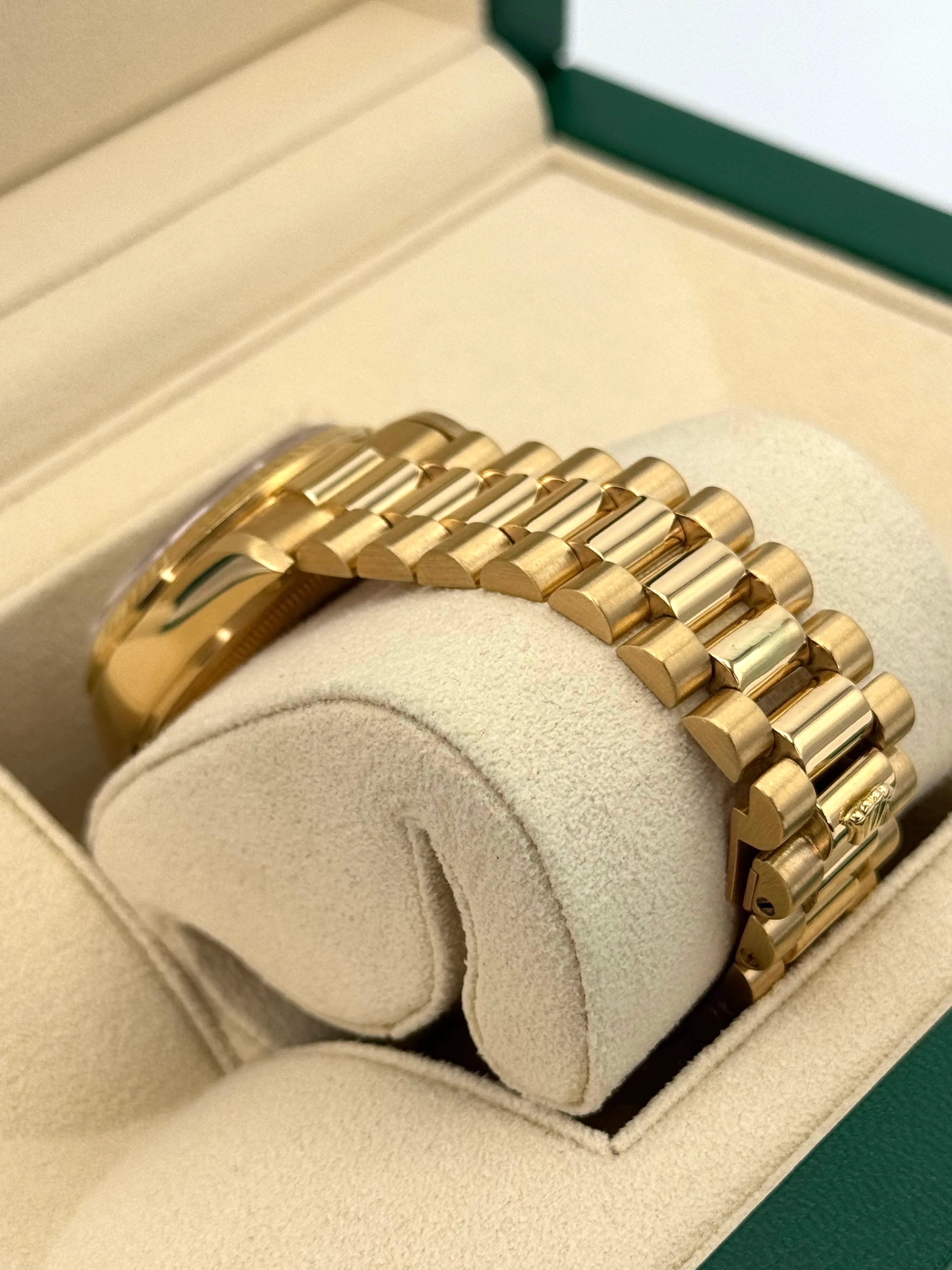1983 Rolex Day-Date 36mm 18038 Presidential Champagne Diamond Dial - Image 6