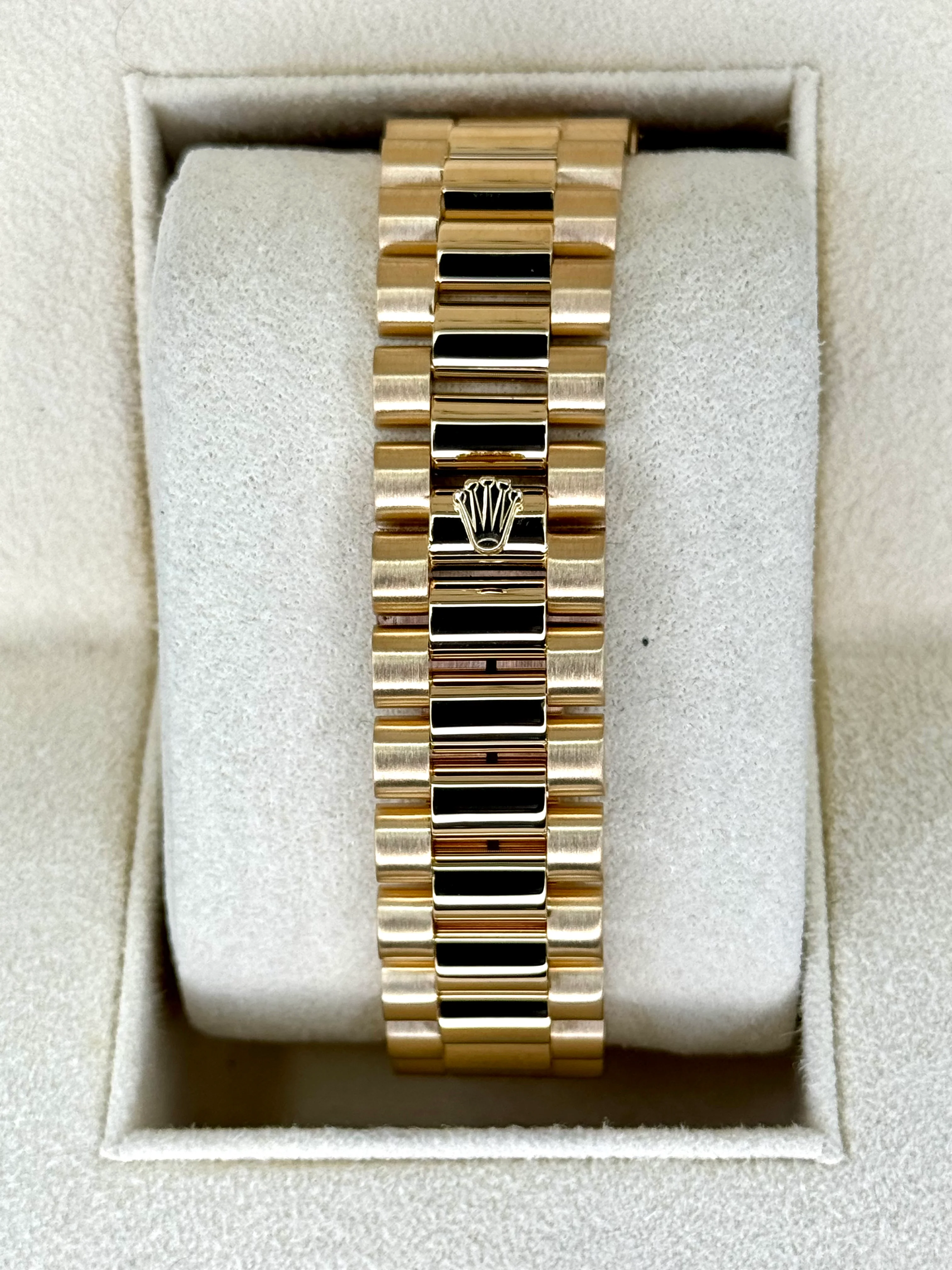 1995 Rolex Day-Date 36mm 18238 Presidential Champagne Dial - Image 2