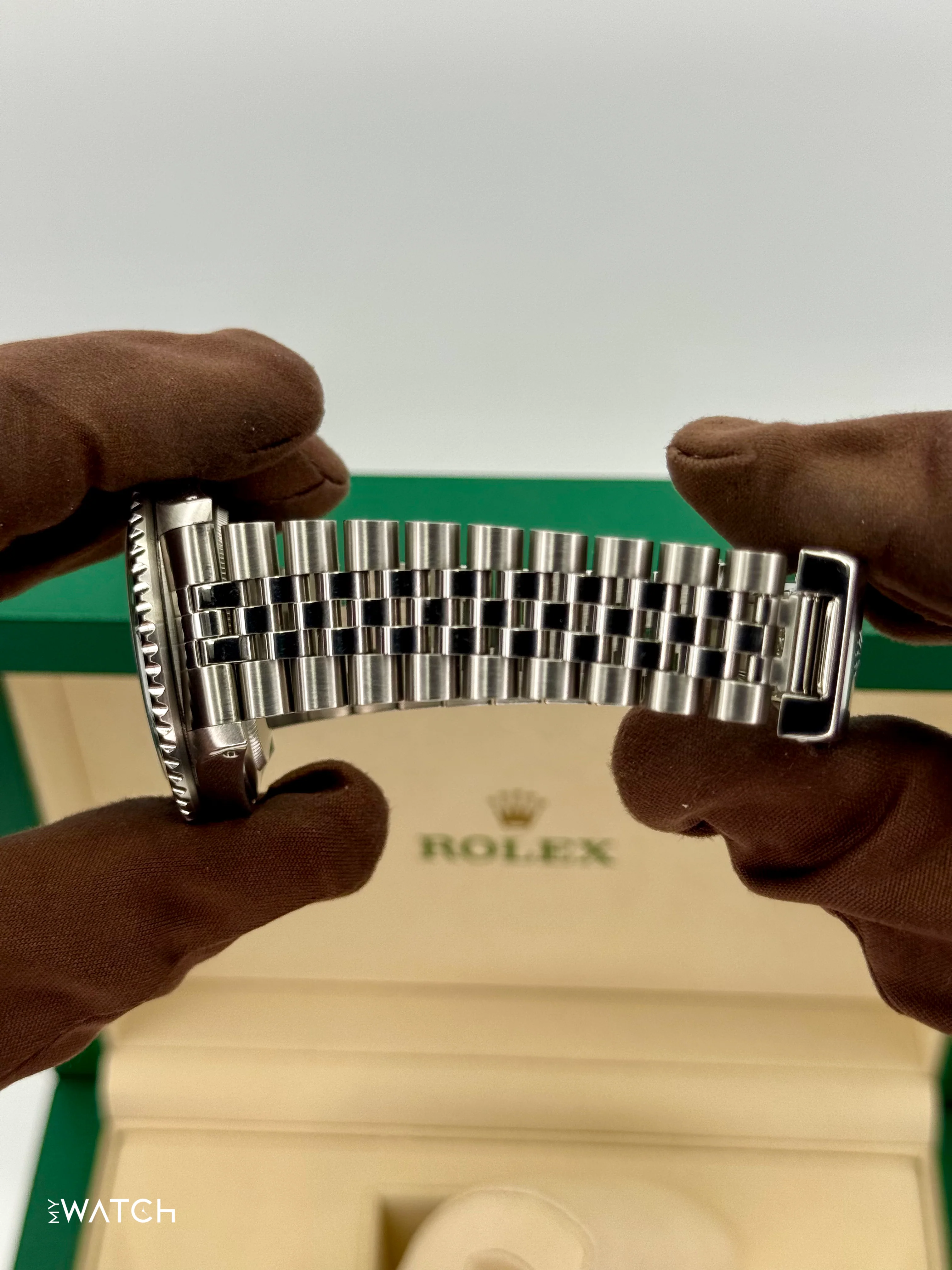 1999 Rolex GMT-Master 40mm 16700 Stainless Steel Jubilee Black Dial (BOTH BRACELETS) - Image 9