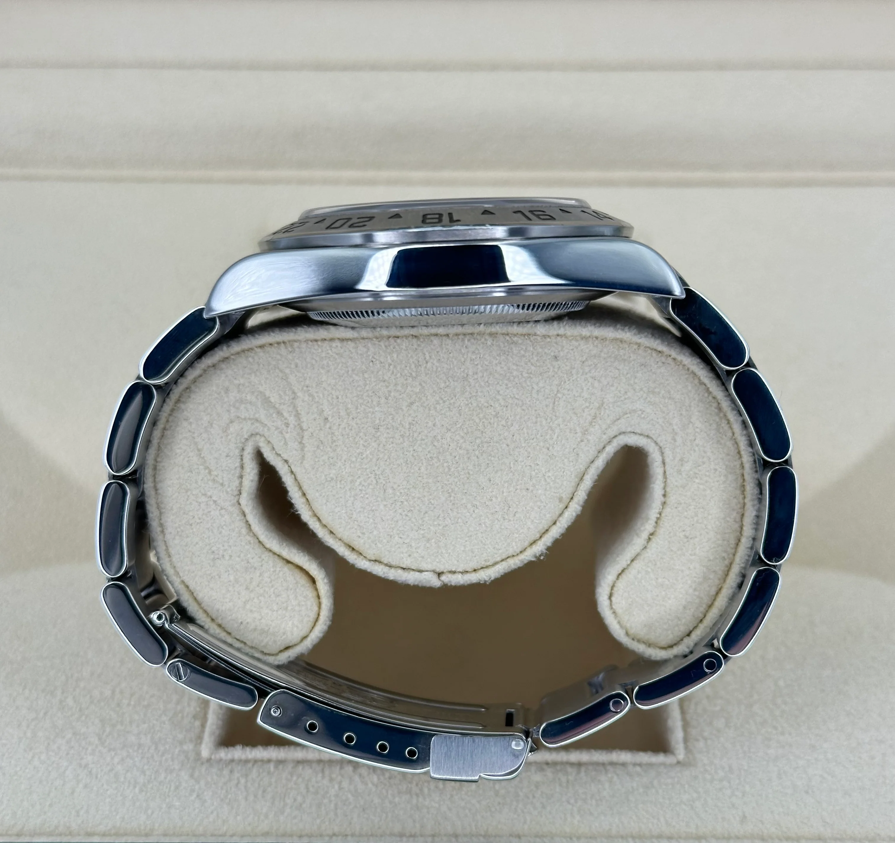 2002 Rolex Explorer II 40mm 16570 Stainless Steel Black Dial - Image 10