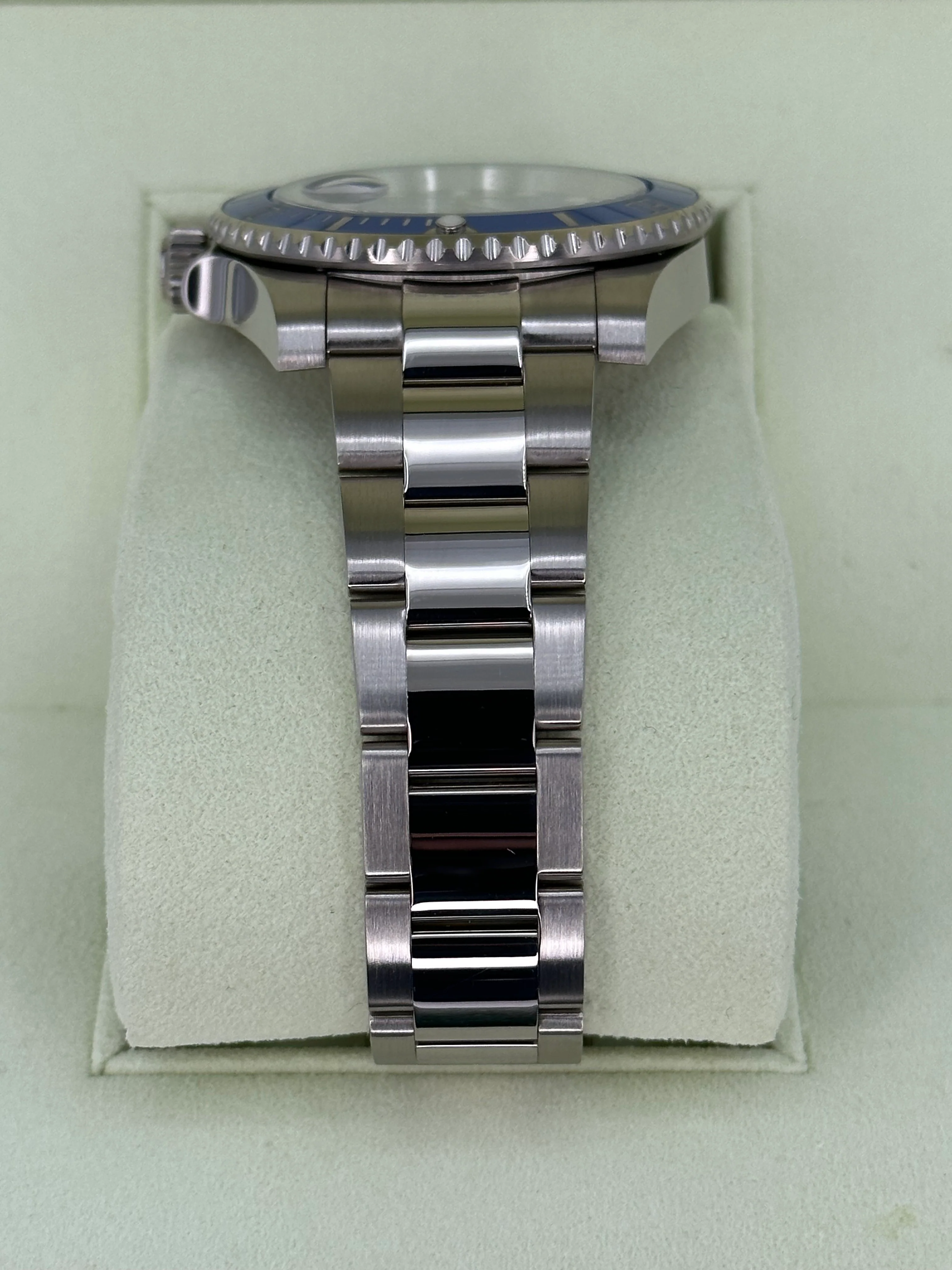2009 Rolex Submariner “Smurf” 40mm 116619LB White Gold Blue Dial - Image 4