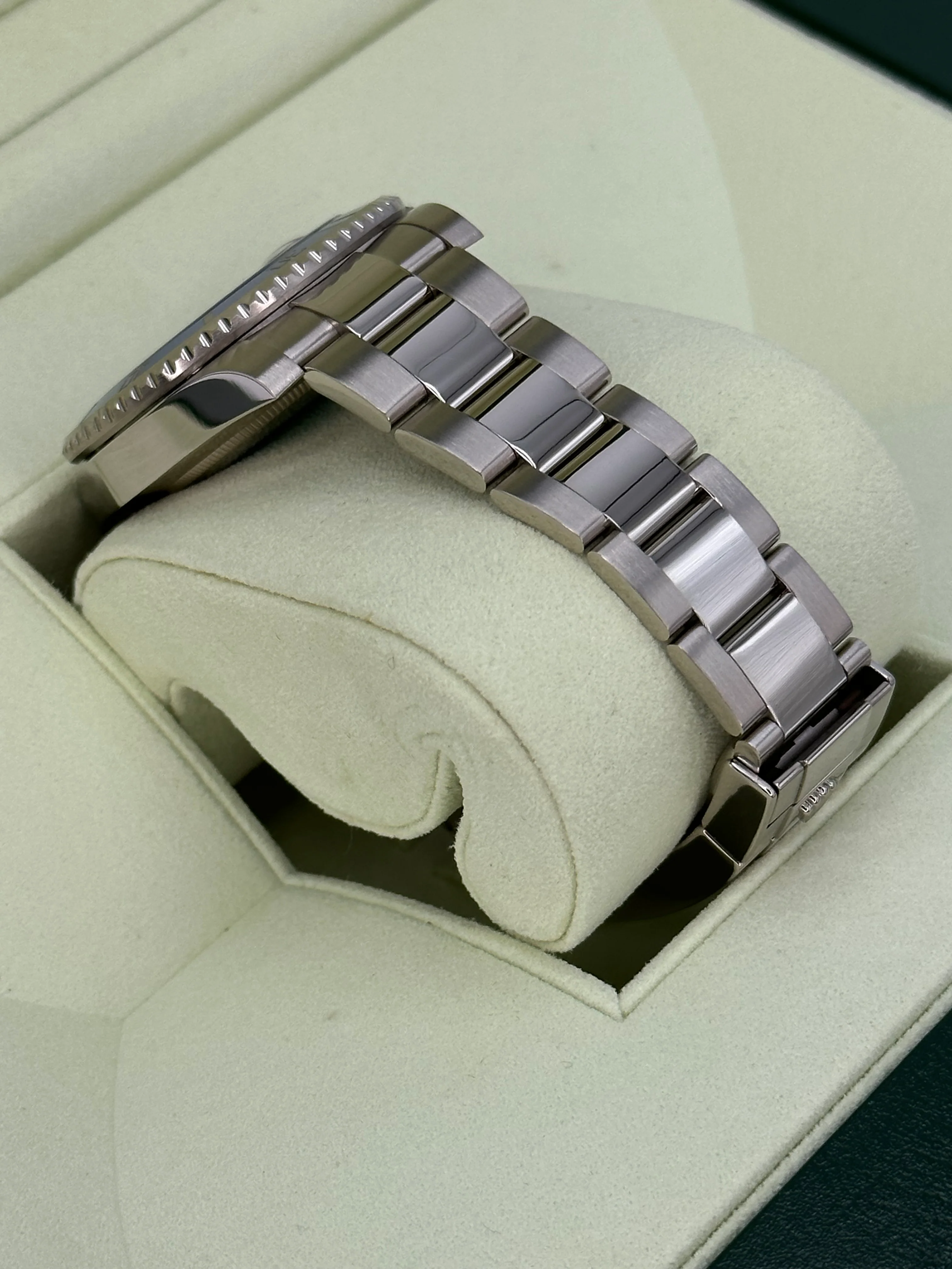 2009 Rolex Submariner “Smurf” 40mm 116619LB White Gold Blue Dial - Image 6