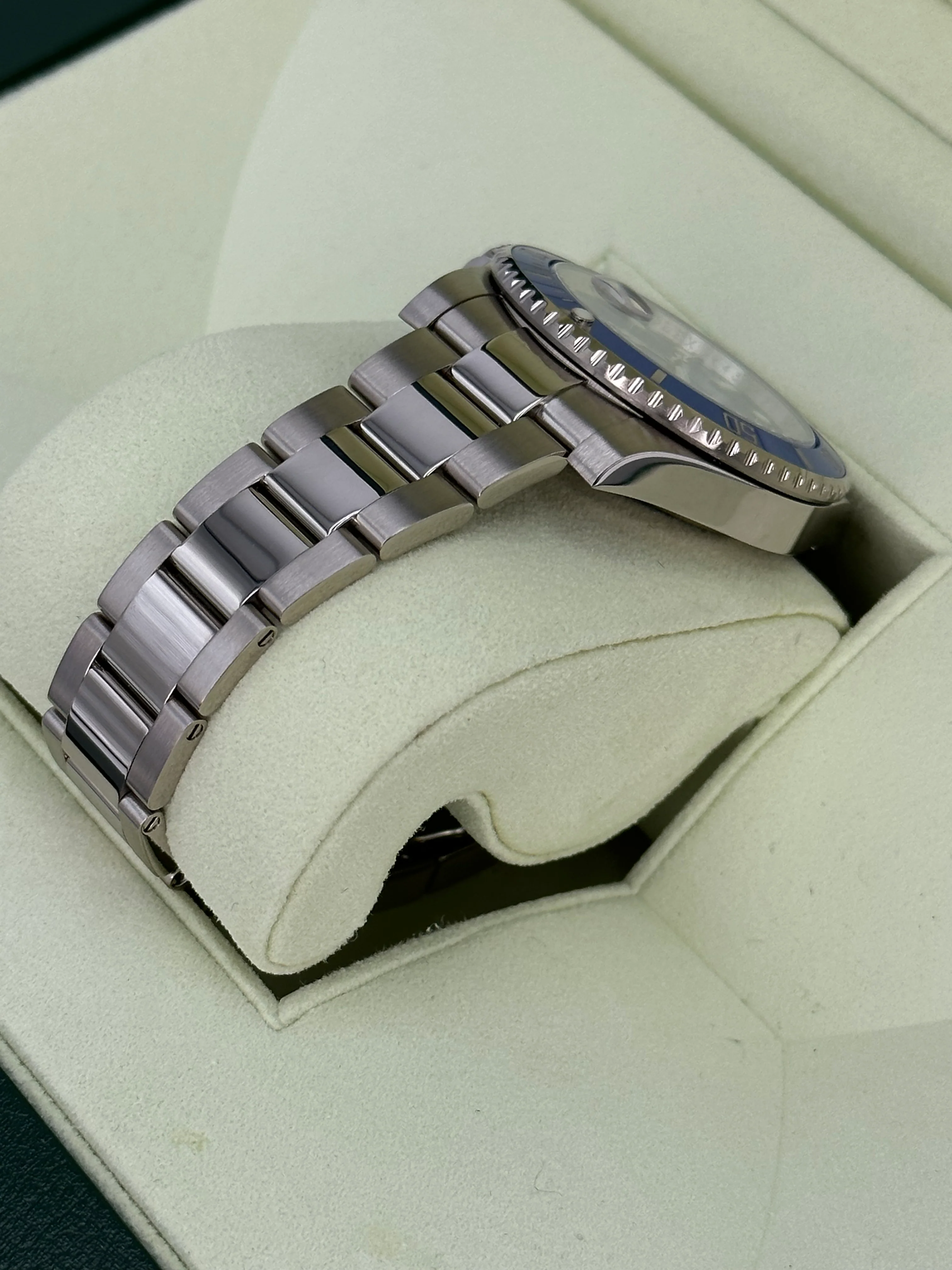 2009 Rolex Submariner “Smurf” 40mm 116619LB White Gold Blue Dial - Image 7