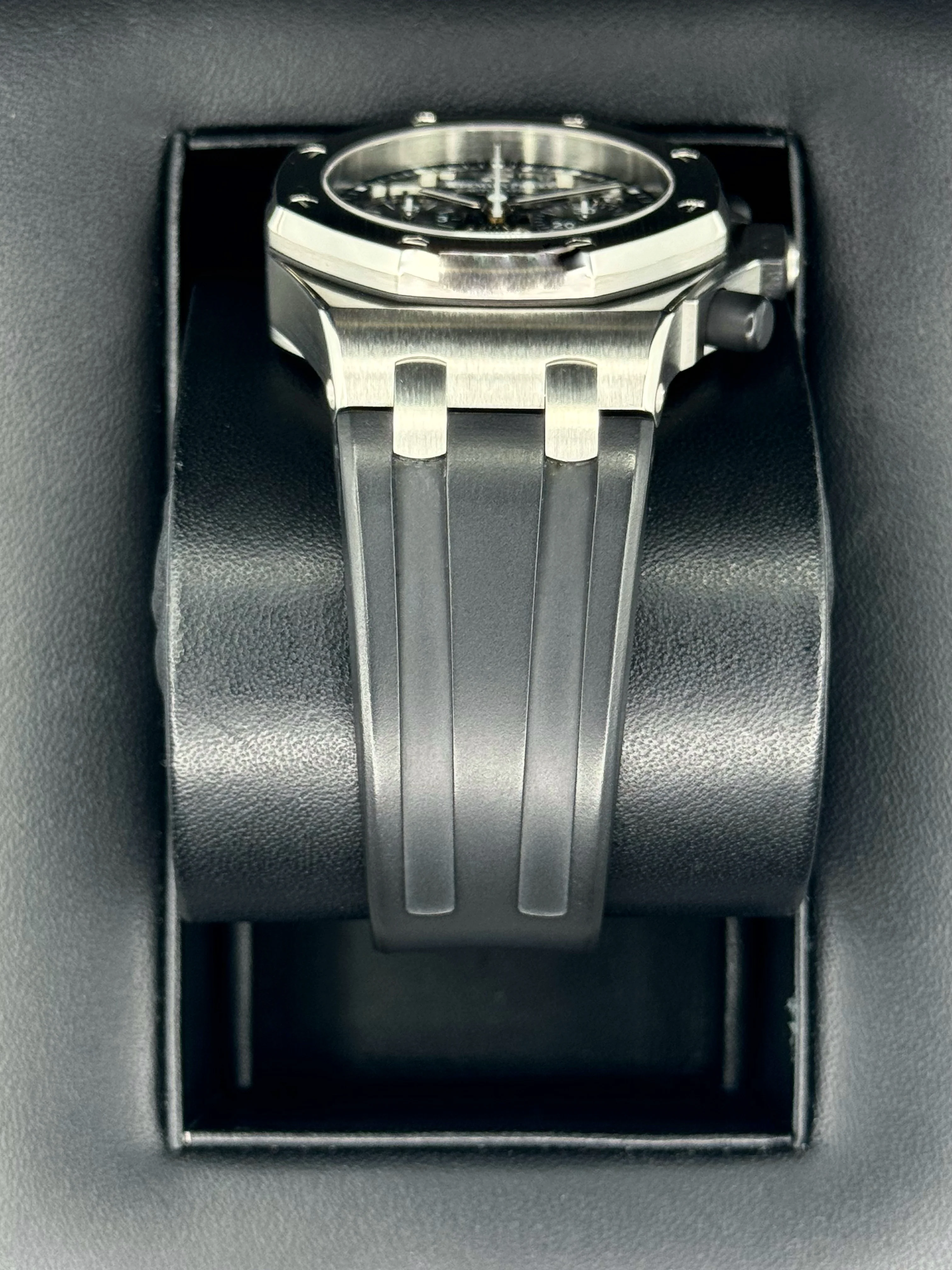 2010 Audemars Piguet Royal Oak Offshore 37mm 26283ST Black Dial - Image 4