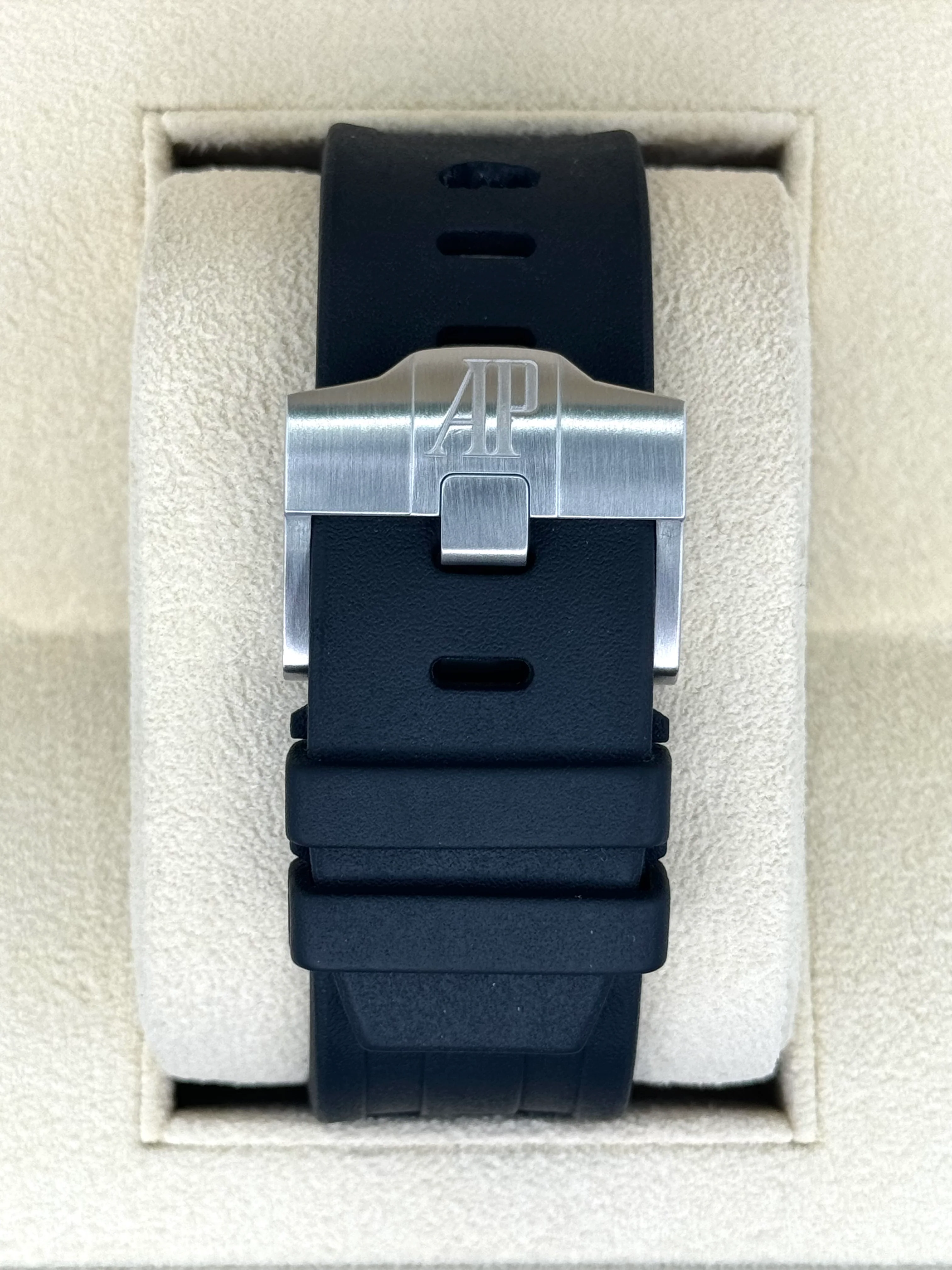 Audemars Piguet Royal Oak Offshore Scuba 15710ST Black Waffle Dial - Image 2