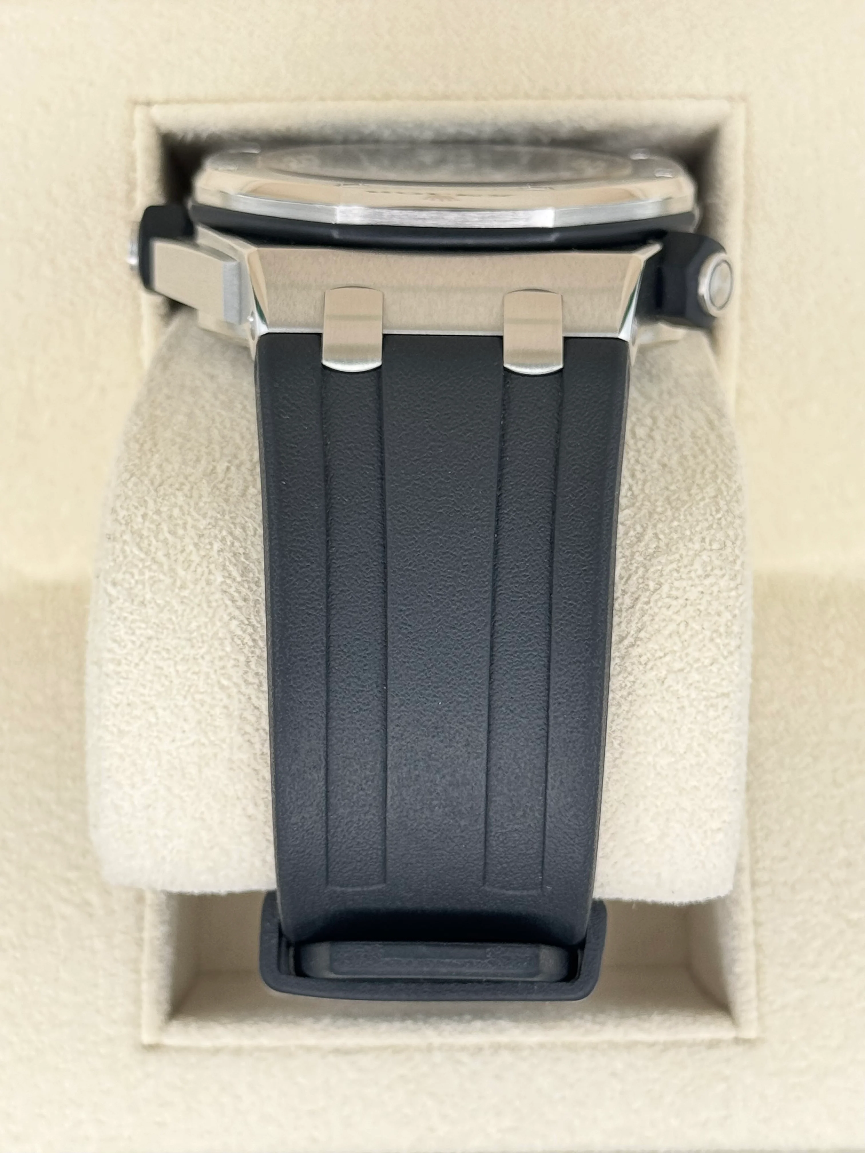 Audemars Piguet Royal Oak Offshore Scuba 15710ST Black Waffle Dial - Image 4