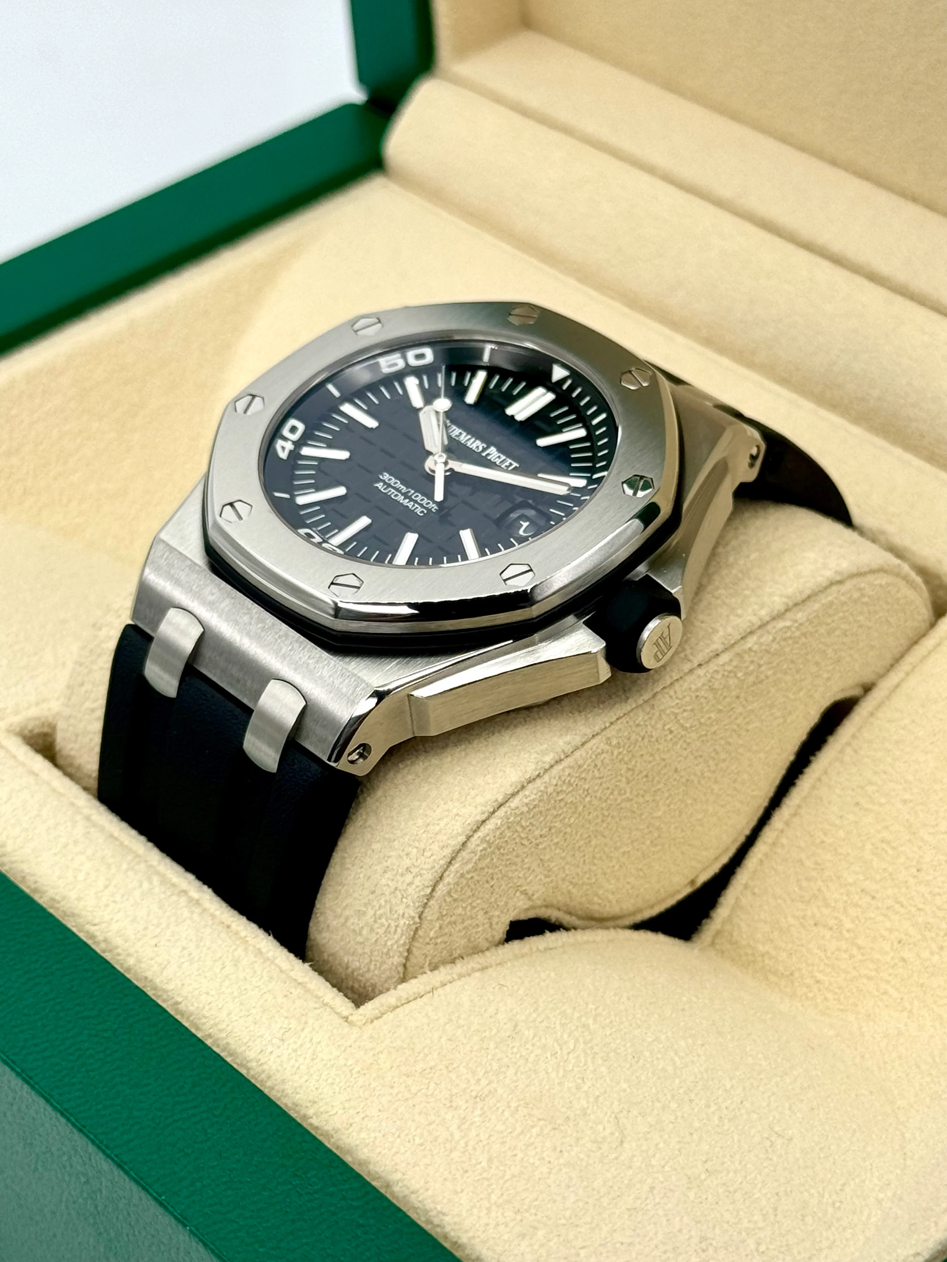 Audemars Piguet Royal Oak Offshore Scuba 15710ST Black Waffle Dial - Image 5