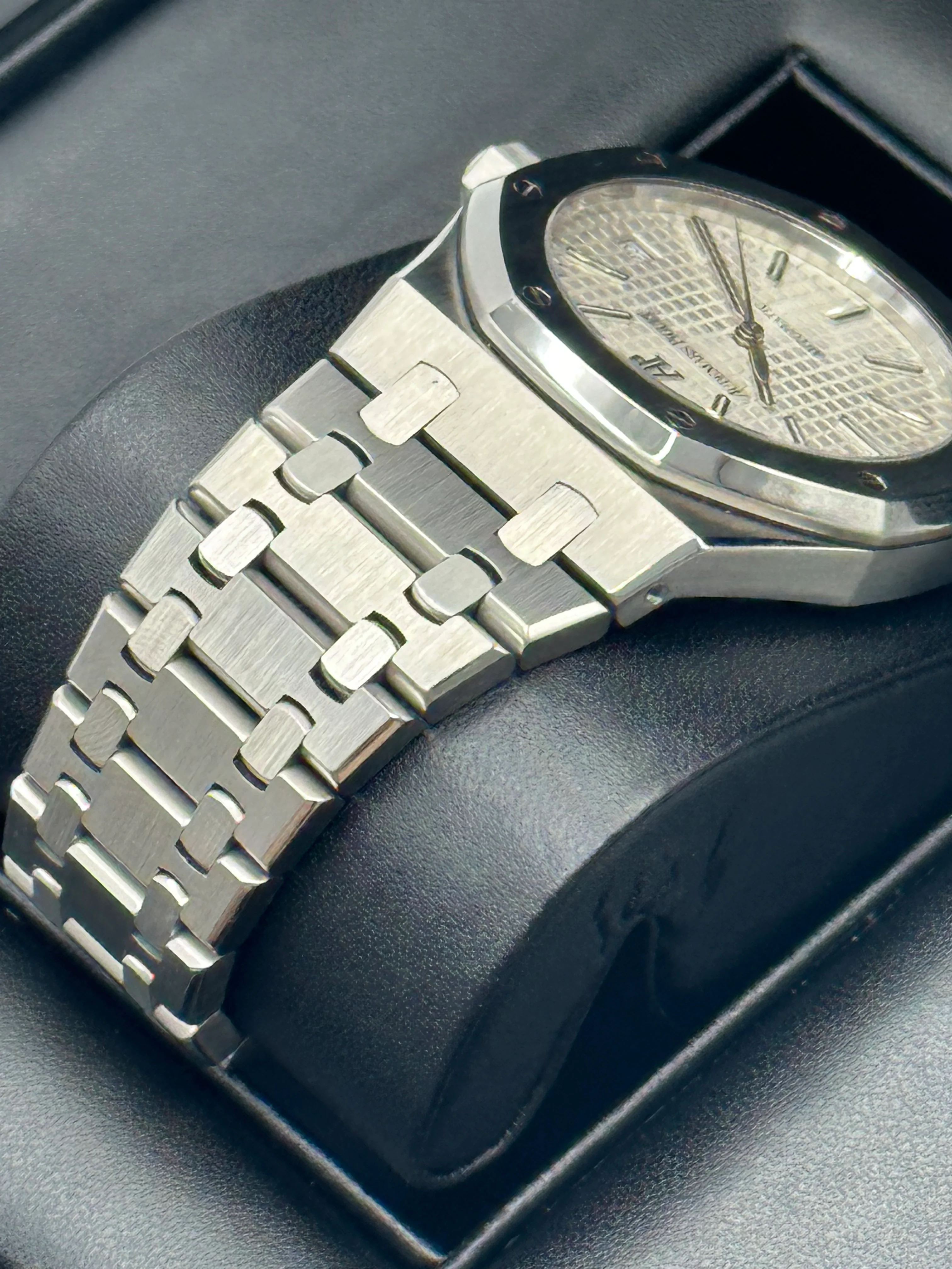 2011 Audemars Piguet 39mm 15300ST Royal Oak White Dial - Image 8