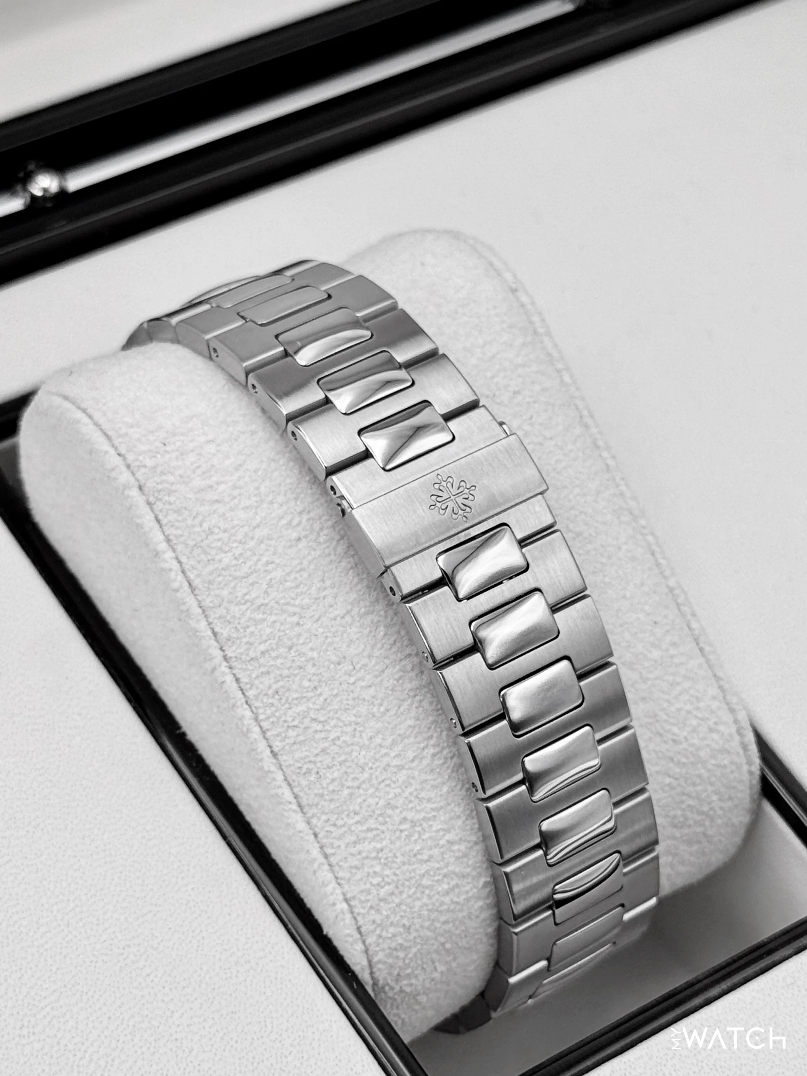 2011 Patek Philippe Nautilus Chrono 40.5mm 5980/1A Stainless Steel Grey Dial - Image 2