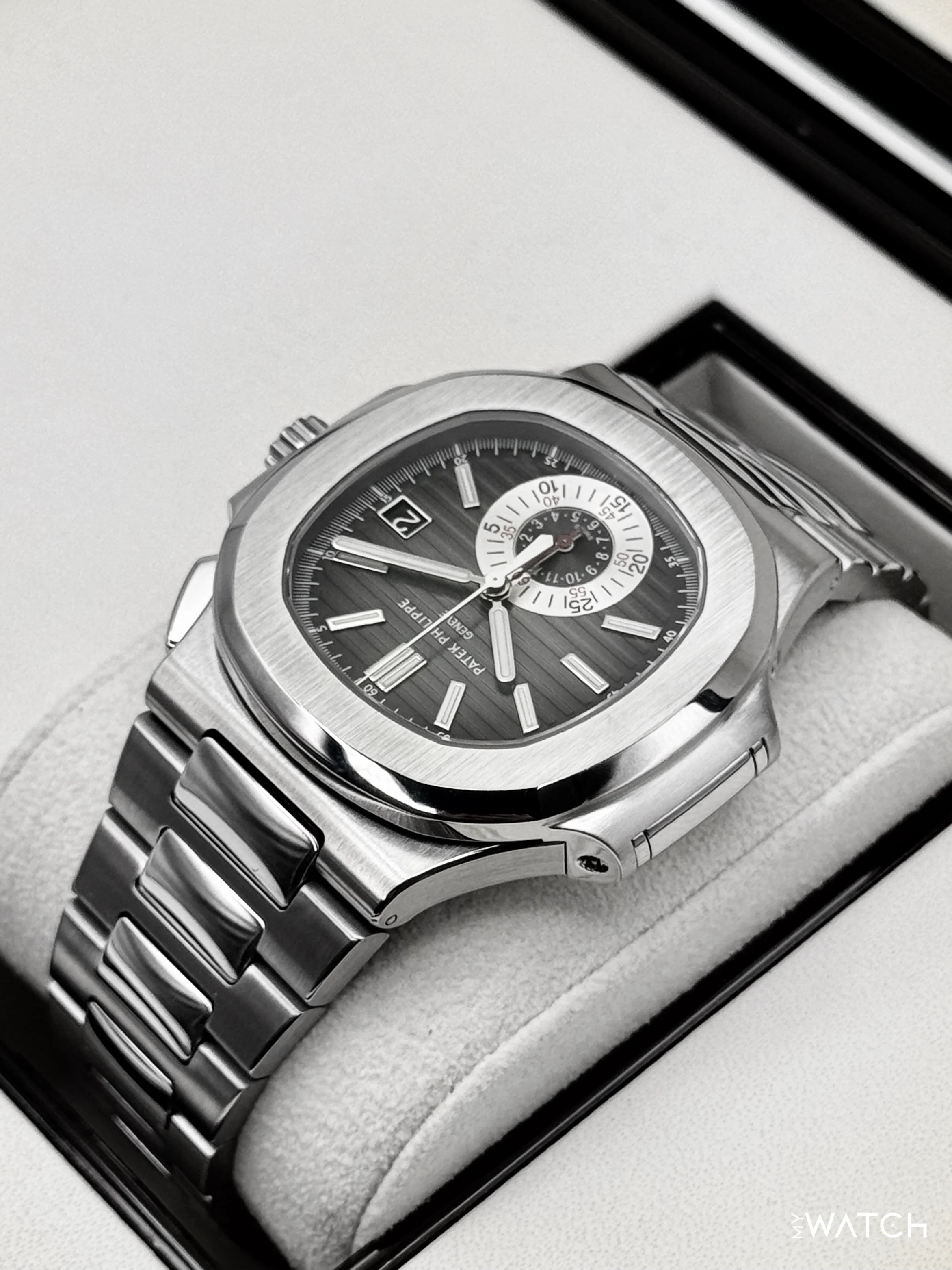 2011 Patek Philippe Nautilus Chrono 40.5mm 5980/1A Stainless Steel Grey Dial - Image 7