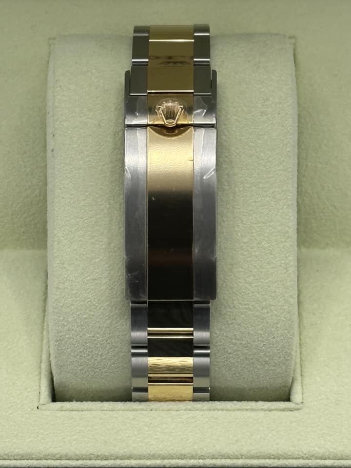 NEW OLD STOCK 2012 Rolex Submariner 40mm 116613LB RARE FLAT BLUE DIAL - Image 2
