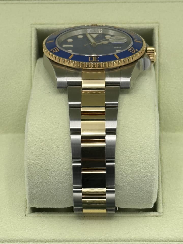 NEW OLD STOCK 2012 Rolex Submariner 40mm 116613LB RARE FLAT BLUE DIAL - Image 3