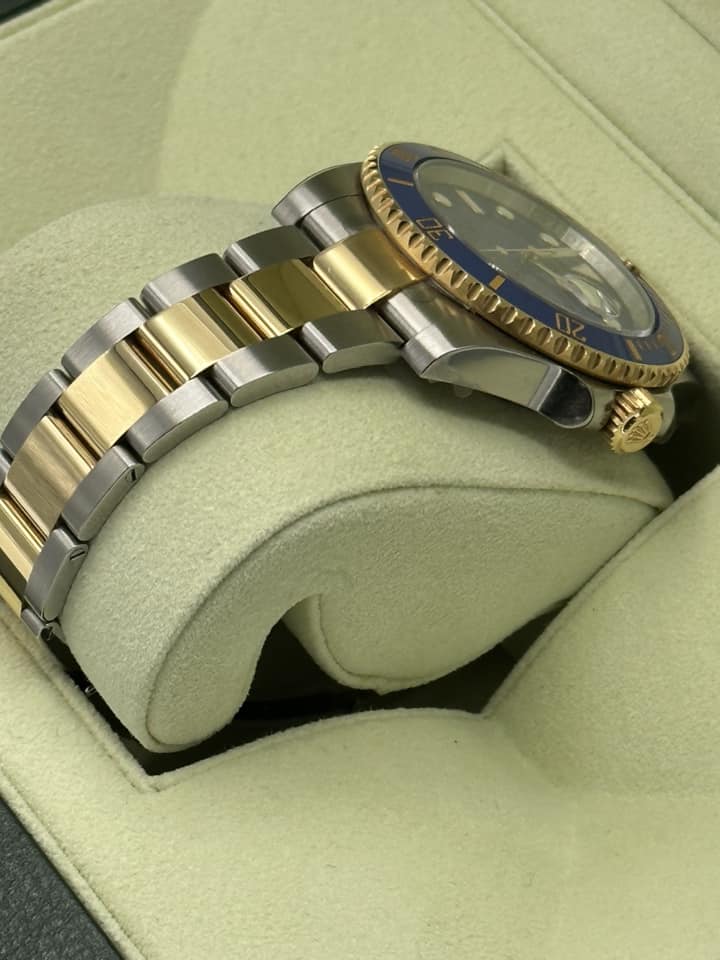 NEW OLD STOCK 2012 Rolex Submariner 40mm 116613LB RARE FLAT BLUE DIAL - Image 5