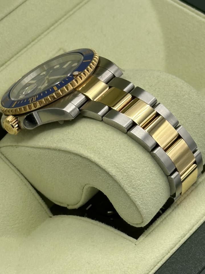 NEW OLD STOCK 2012 Rolex Submariner 40mm 116613LB RARE FLAT BLUE DIAL - Image 8