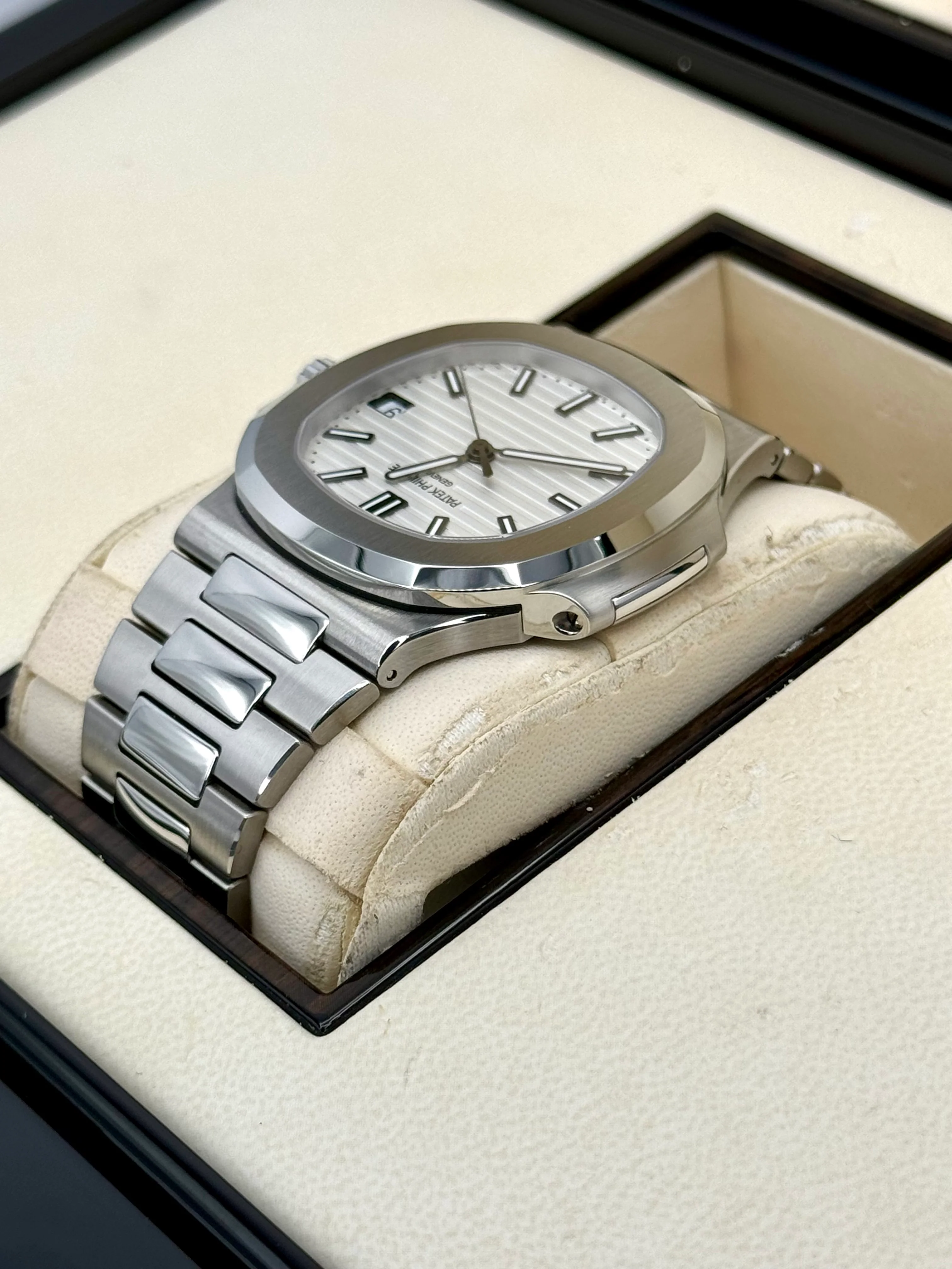 2015 Patek Philippe Nautilus 40mm 5711/1A Stainless Steel White Dial - Image 7