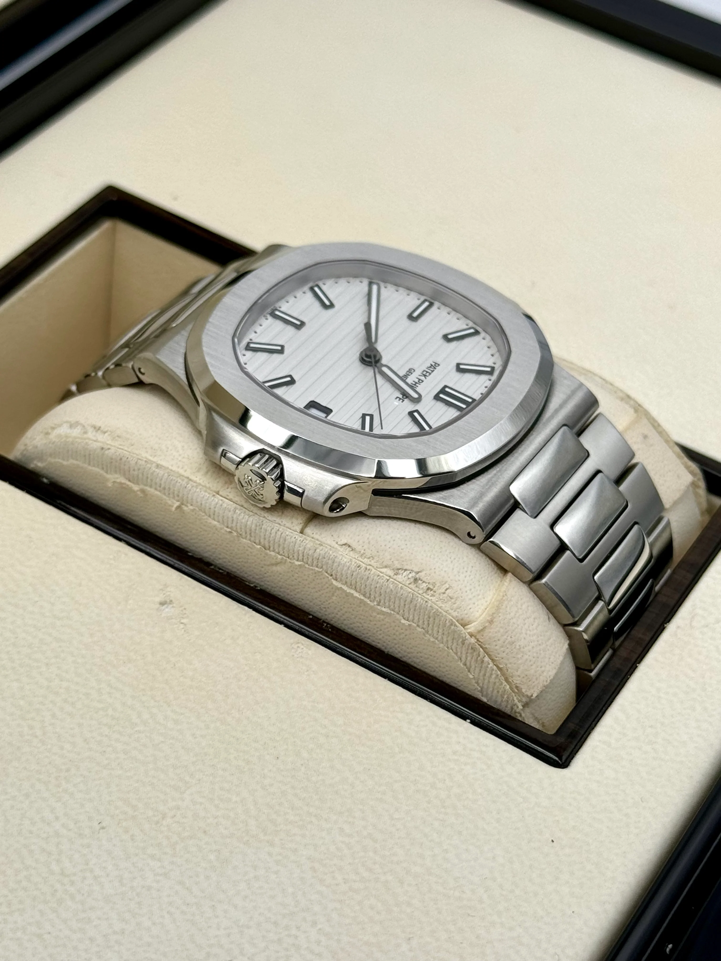 2015 Patek Philippe Nautilus 40mm 5711/1A Stainless Steel White Dial - Image 8
