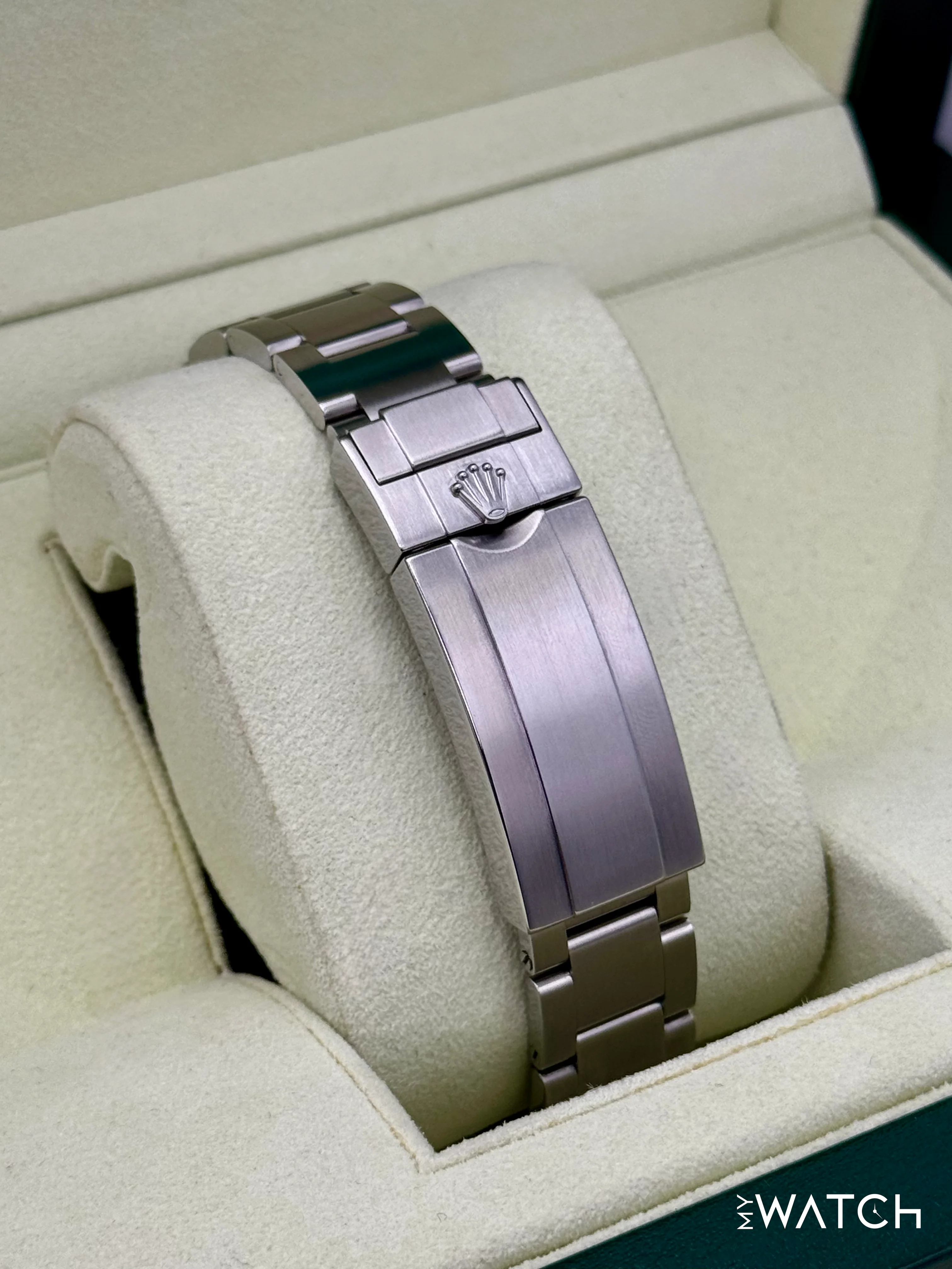 2015 Rolex Submariner “Hulk” 40mm 116610LV Green Dial - Image 2