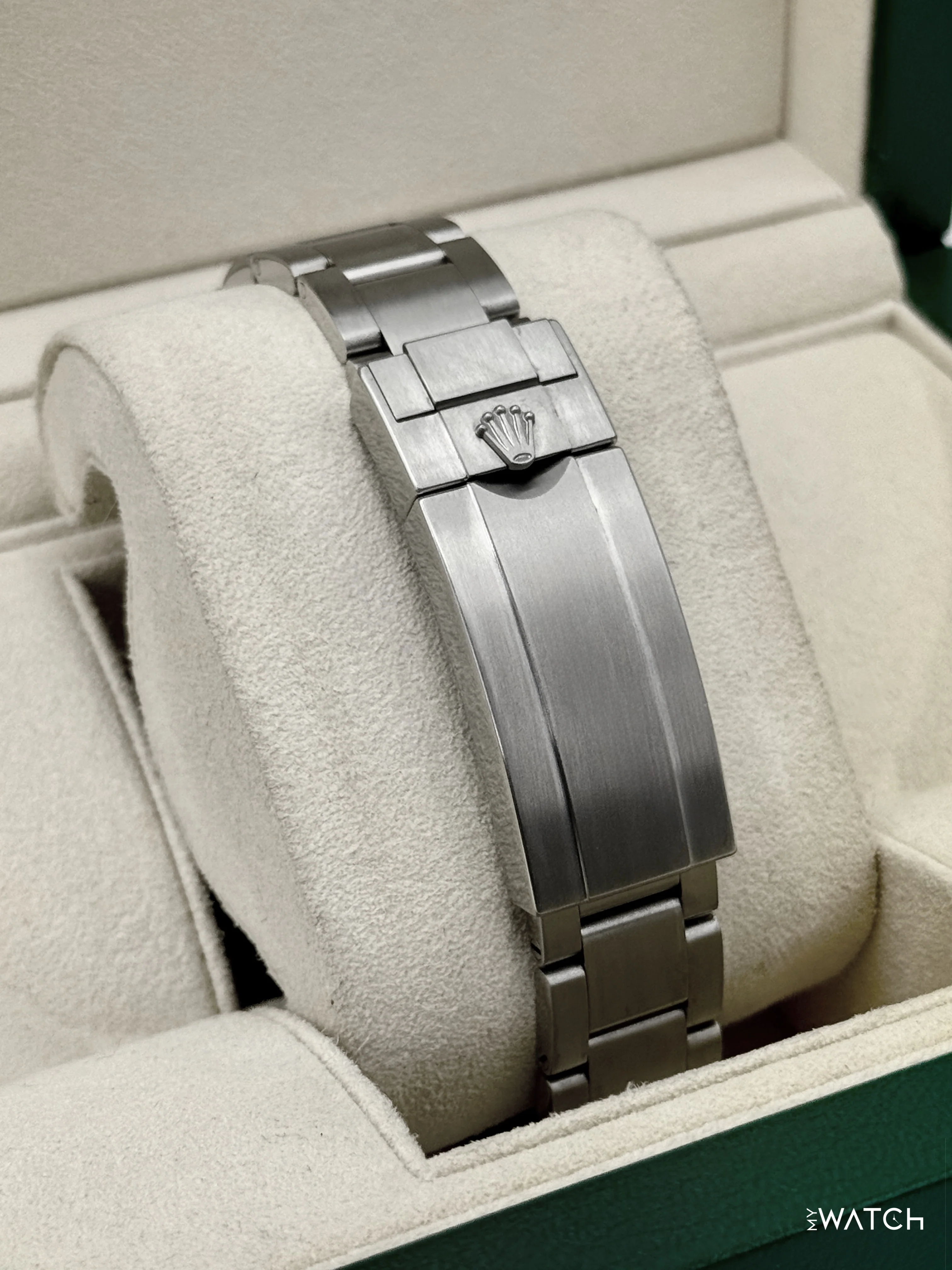 2015 Rolex Submariner “Hulk” 40mm 116610LV Green Dial - Image 2