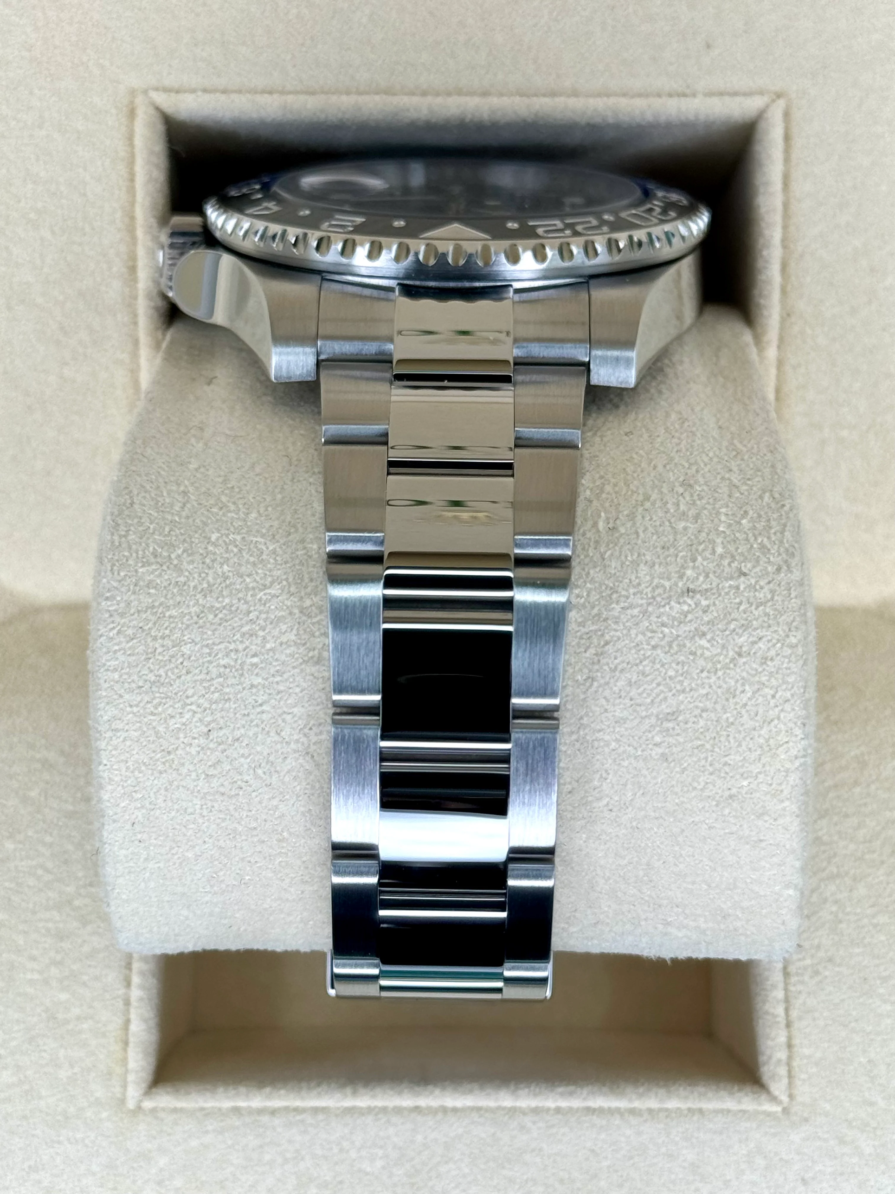 2016 Rolex GMT-Master II "Batman" 40mm 116710BLNR Oyster - Image 4