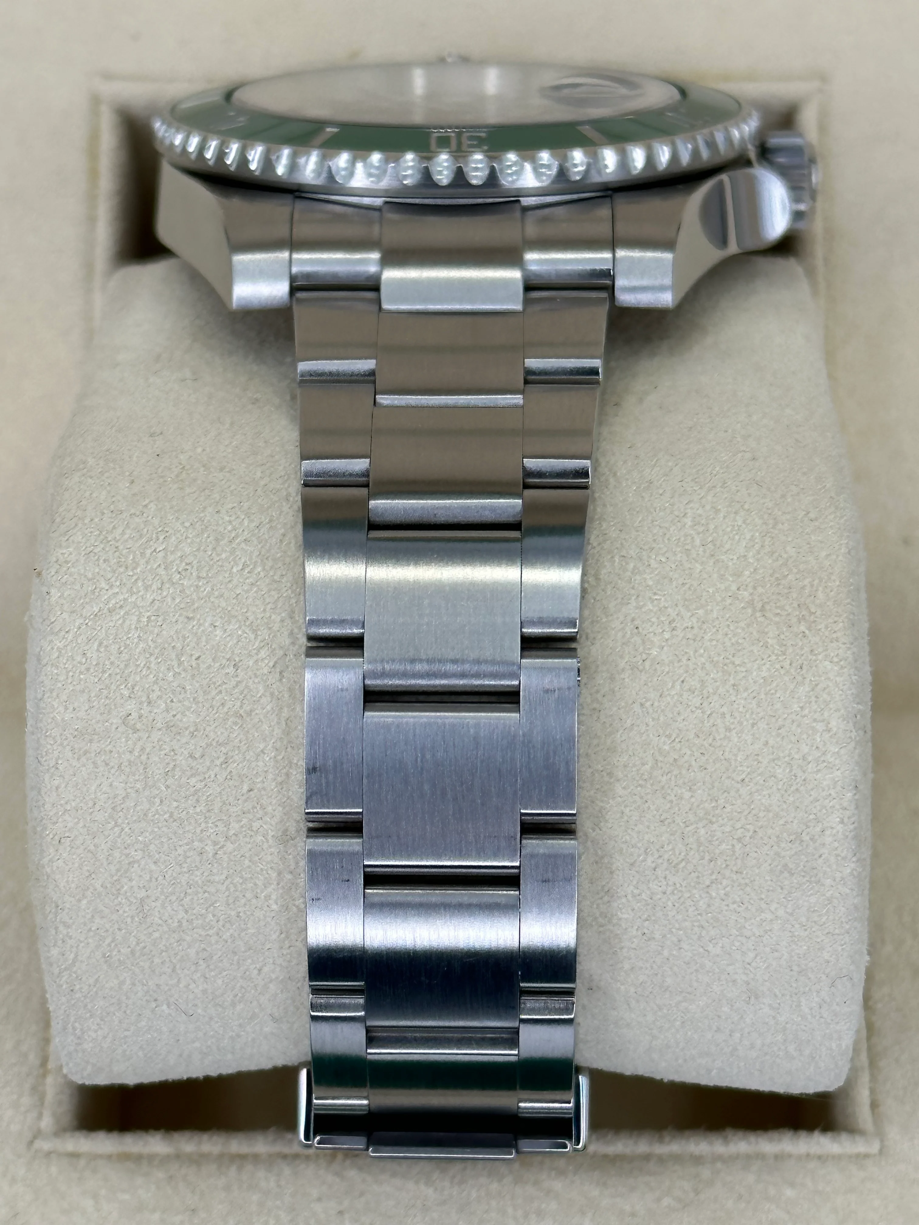 2016 Rolex Submariner "Hulk" 40mm 116610LV Green Dial - Image 3