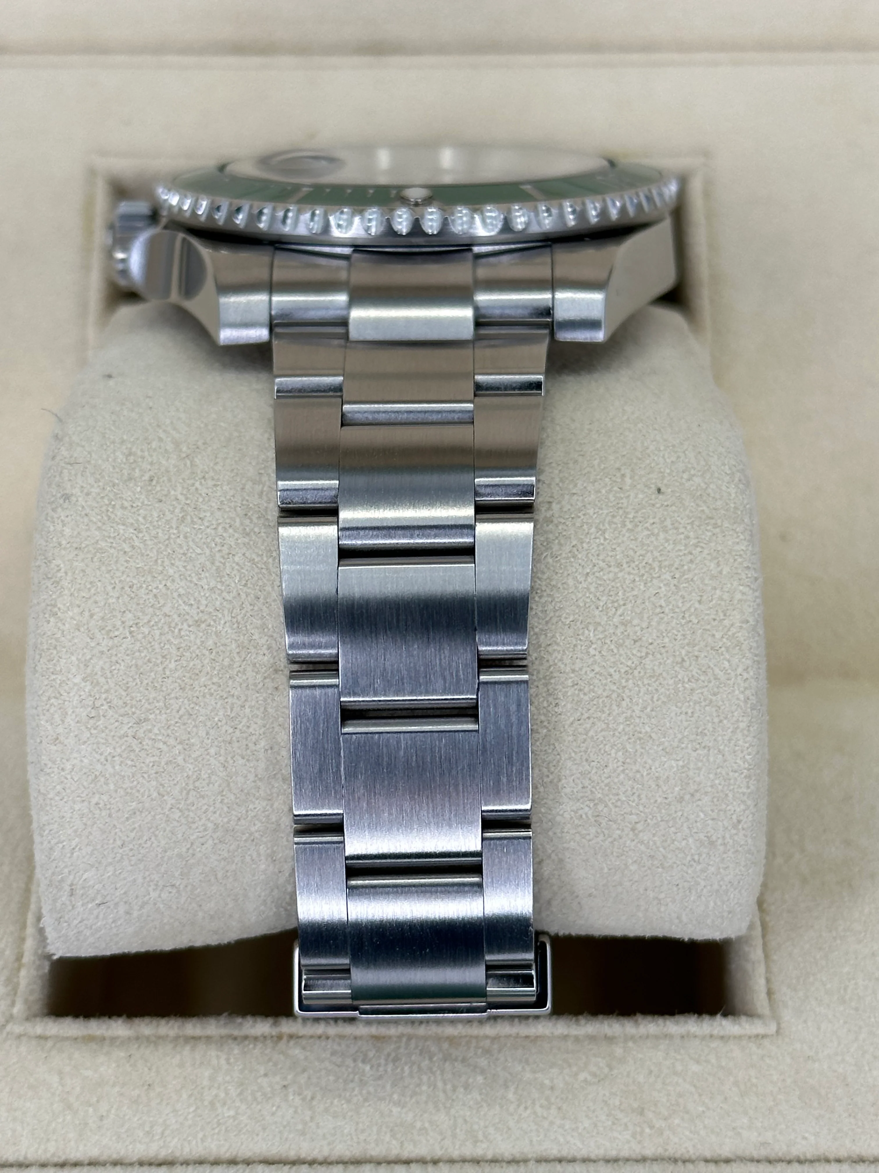 2016 Rolex Submariner "Hulk" 40mm 116610LV Green Dial - Image 4