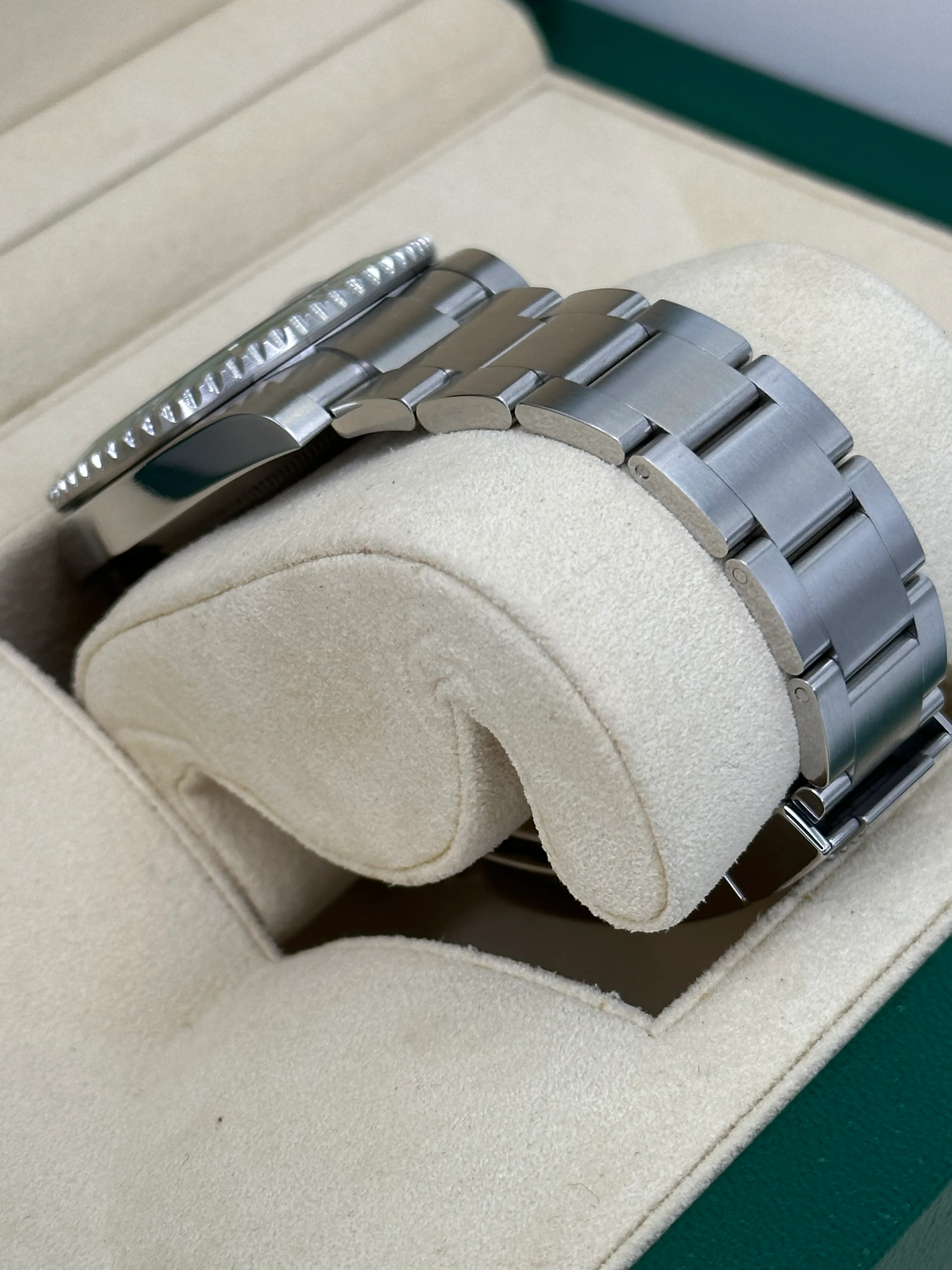2016 Rolex Submariner "Hulk" 40mm 116610LV Green Dial - Image 6