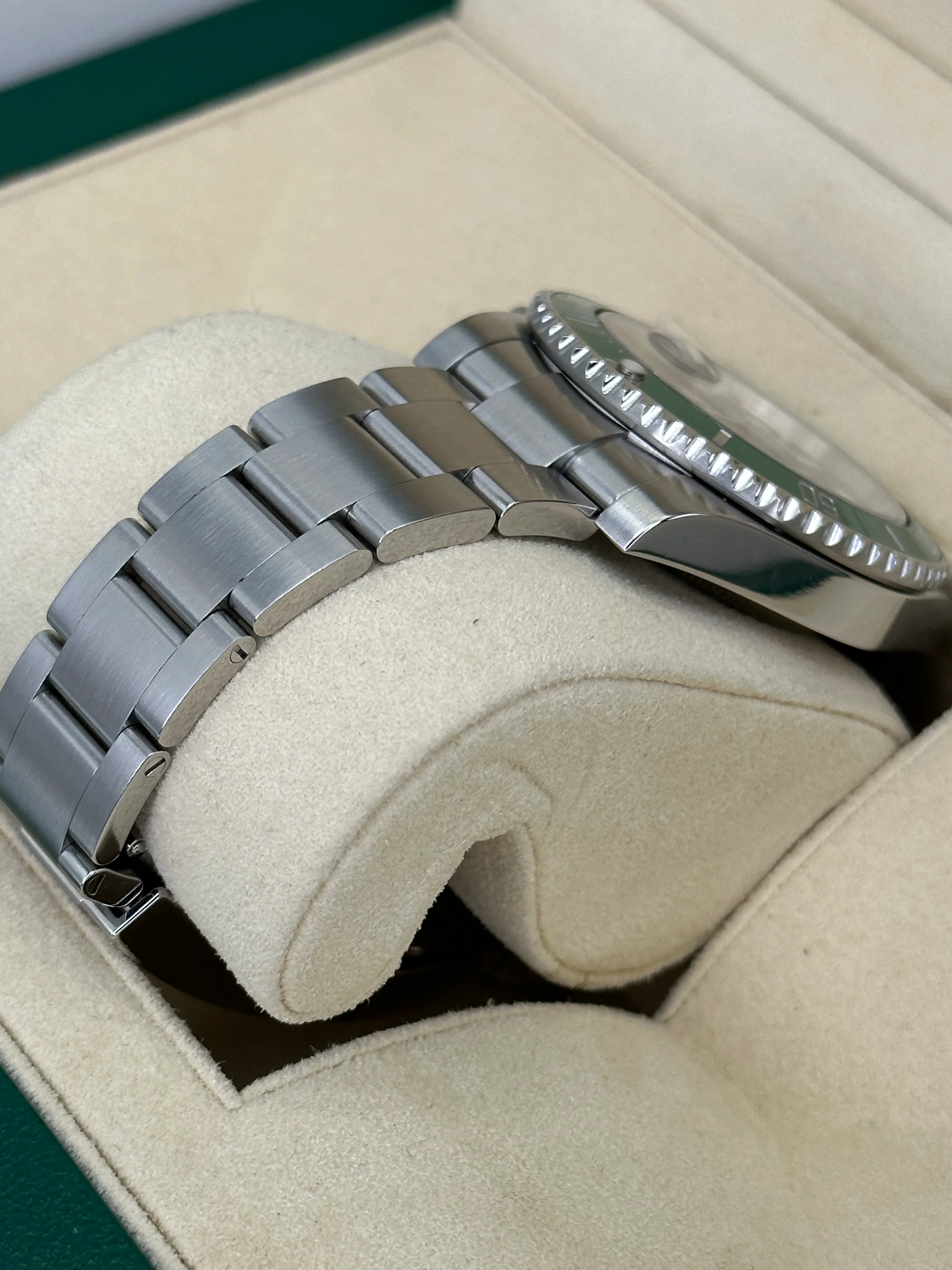 2016 Rolex Submariner "Hulk" 40mm 116610LV Green Dial - Image 7