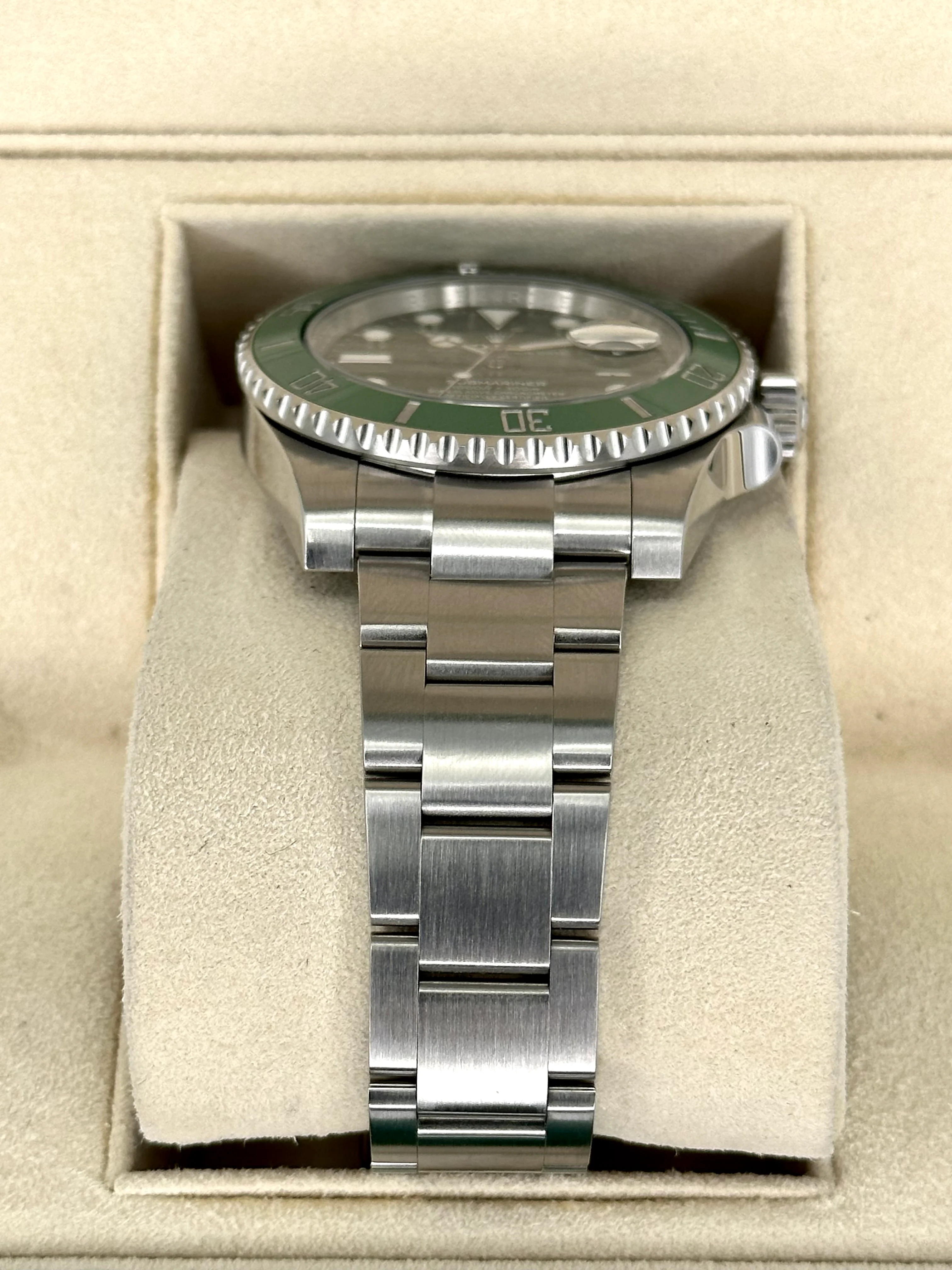 2016 Rolex Submariner "Hulk" 40mm 116610LV Green Dial - Image 3