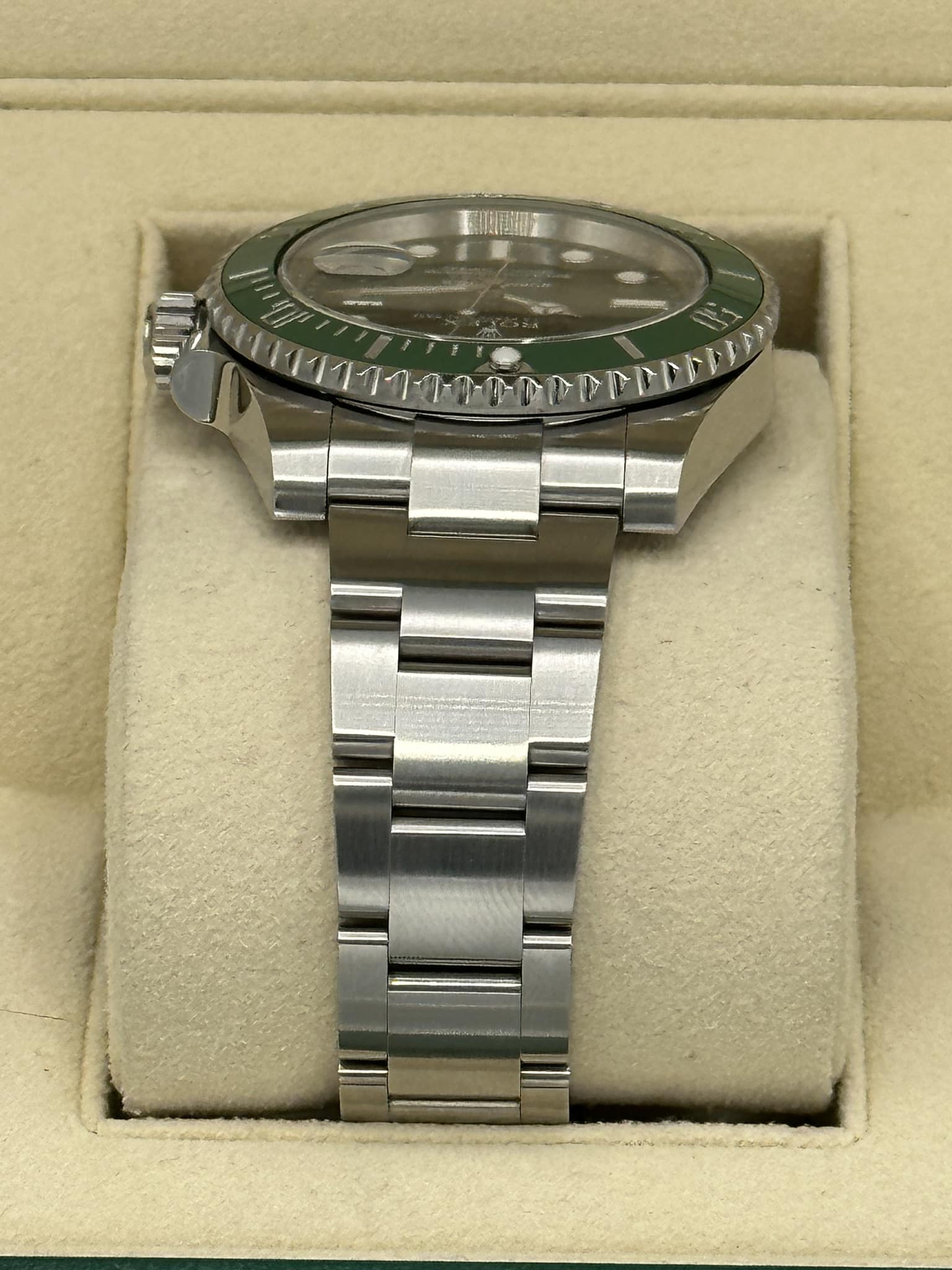 2016 Rolex Submariner "Hulk" 40mm 116610LV Green Dial - Image 3