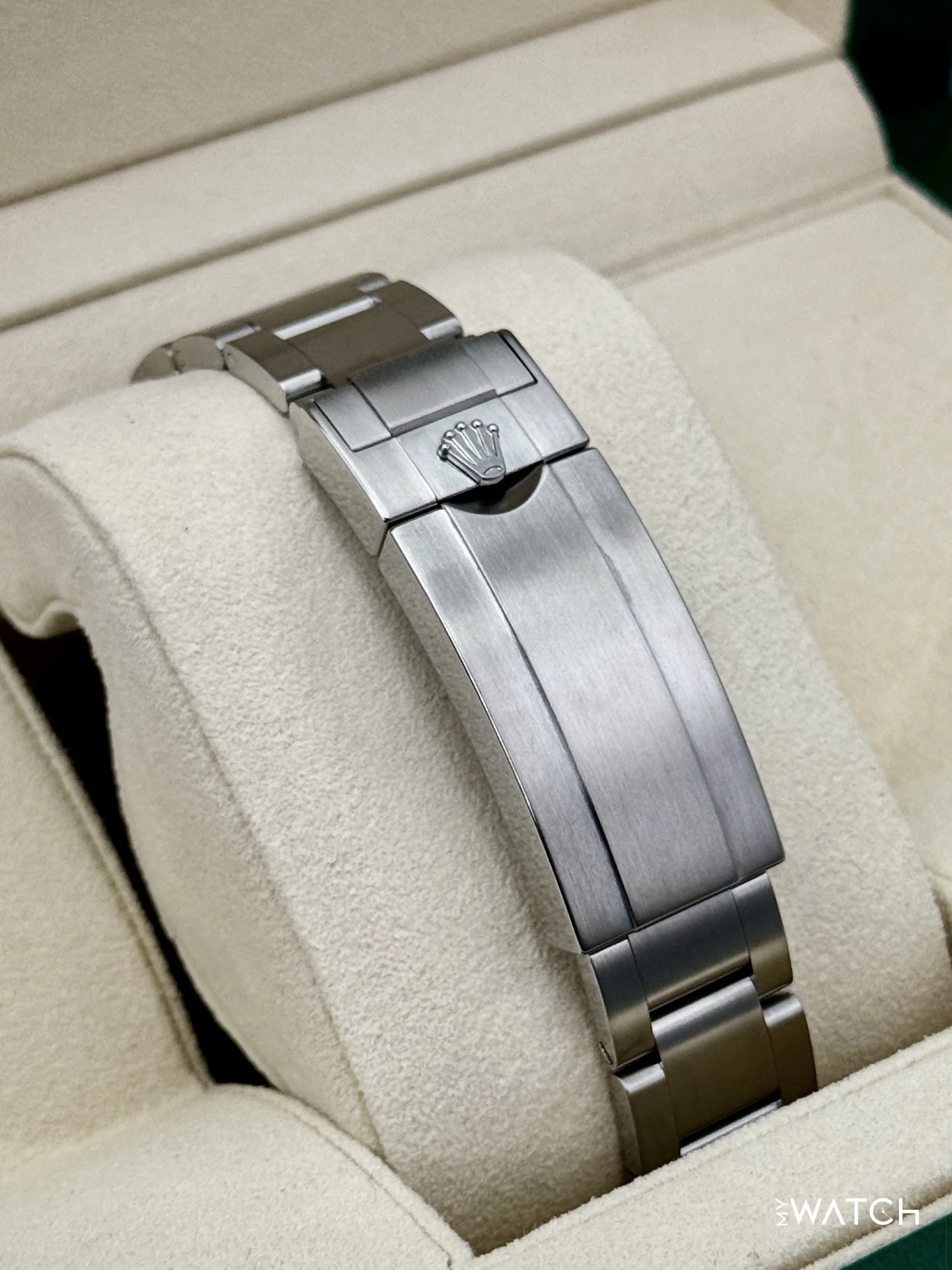 2016 Rolex Submariner “Hulk” 40mm 116610LV Green Dial - Image 2