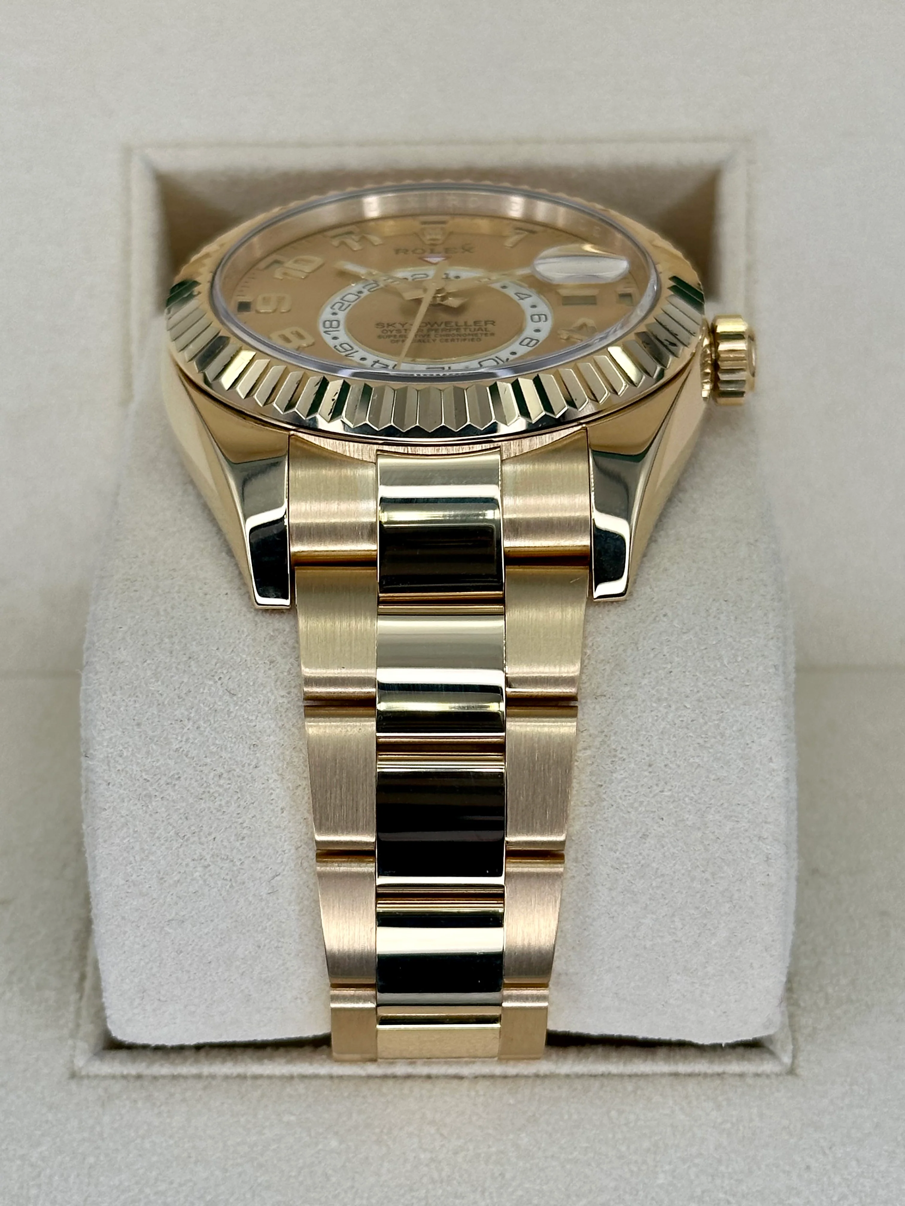 2016 Sky-Dweller 42mm 326938 Yellow Gold Oyster Champagne Dial - Image 3