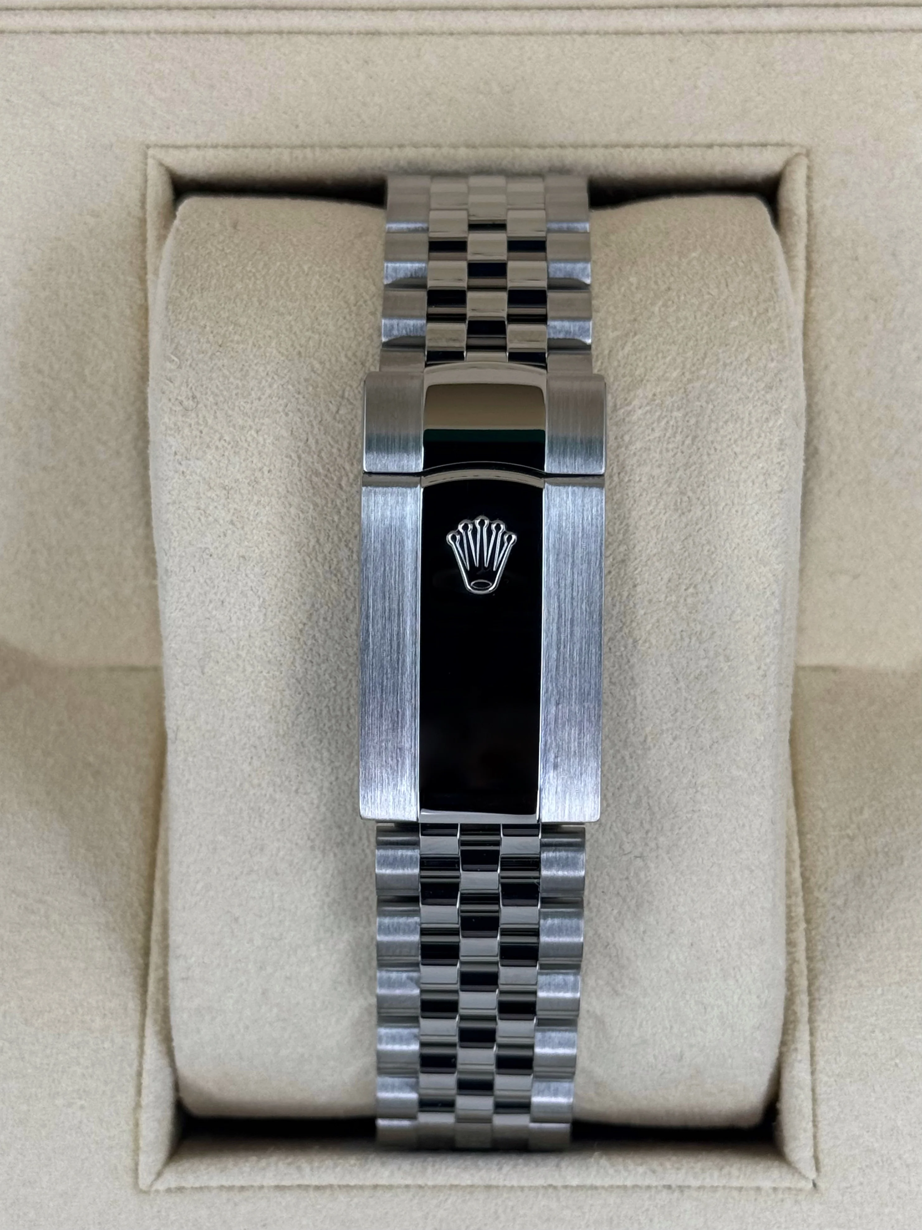 2017 Datejust 41mm 126334 Stainless Steel Jubilee Rhodium Diamond Dial - Image 2