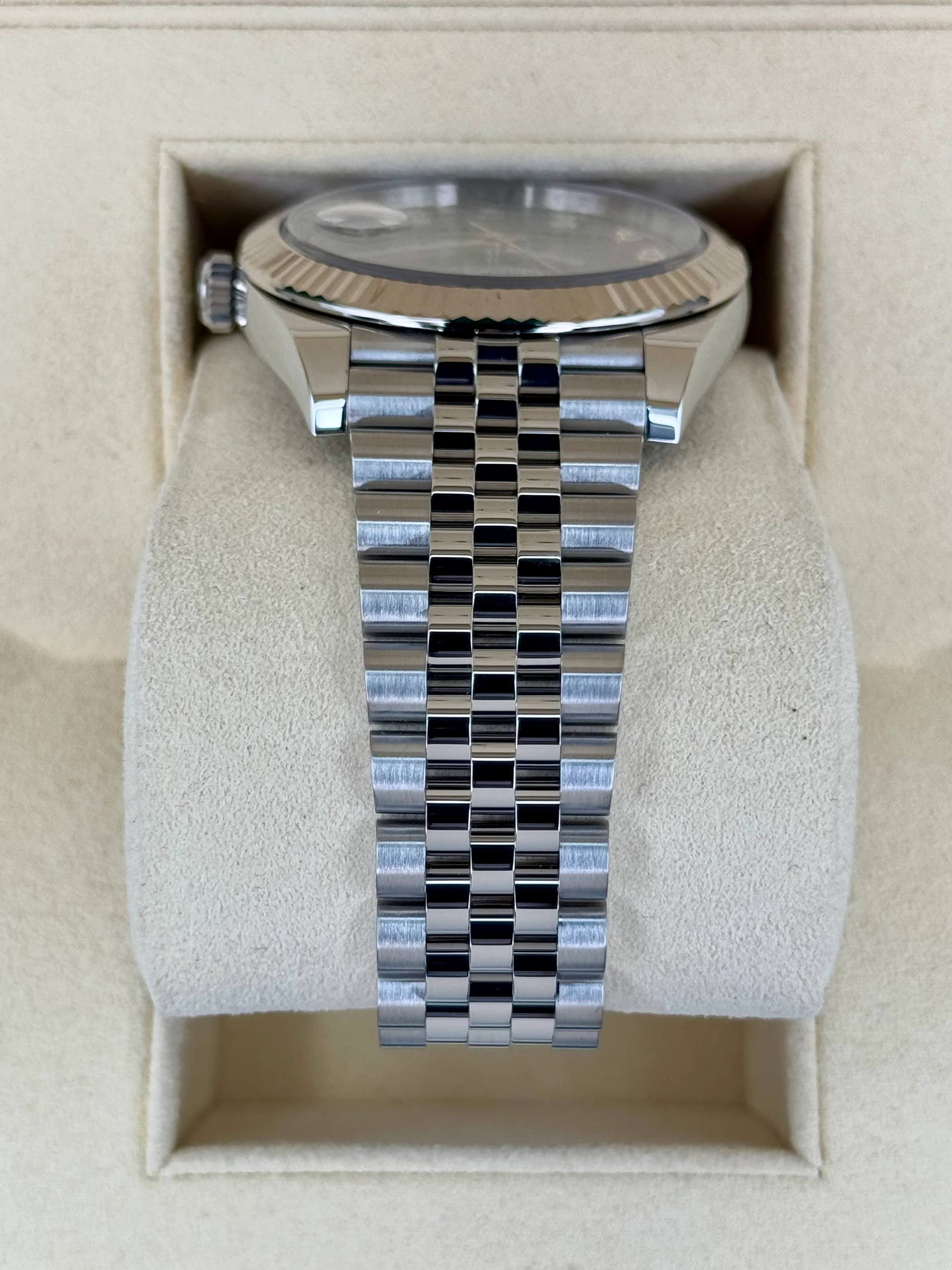 2017 Datejust 41mm 126334 Stainless Steel Jubilee Rhodium Diamond Dial - Image 4