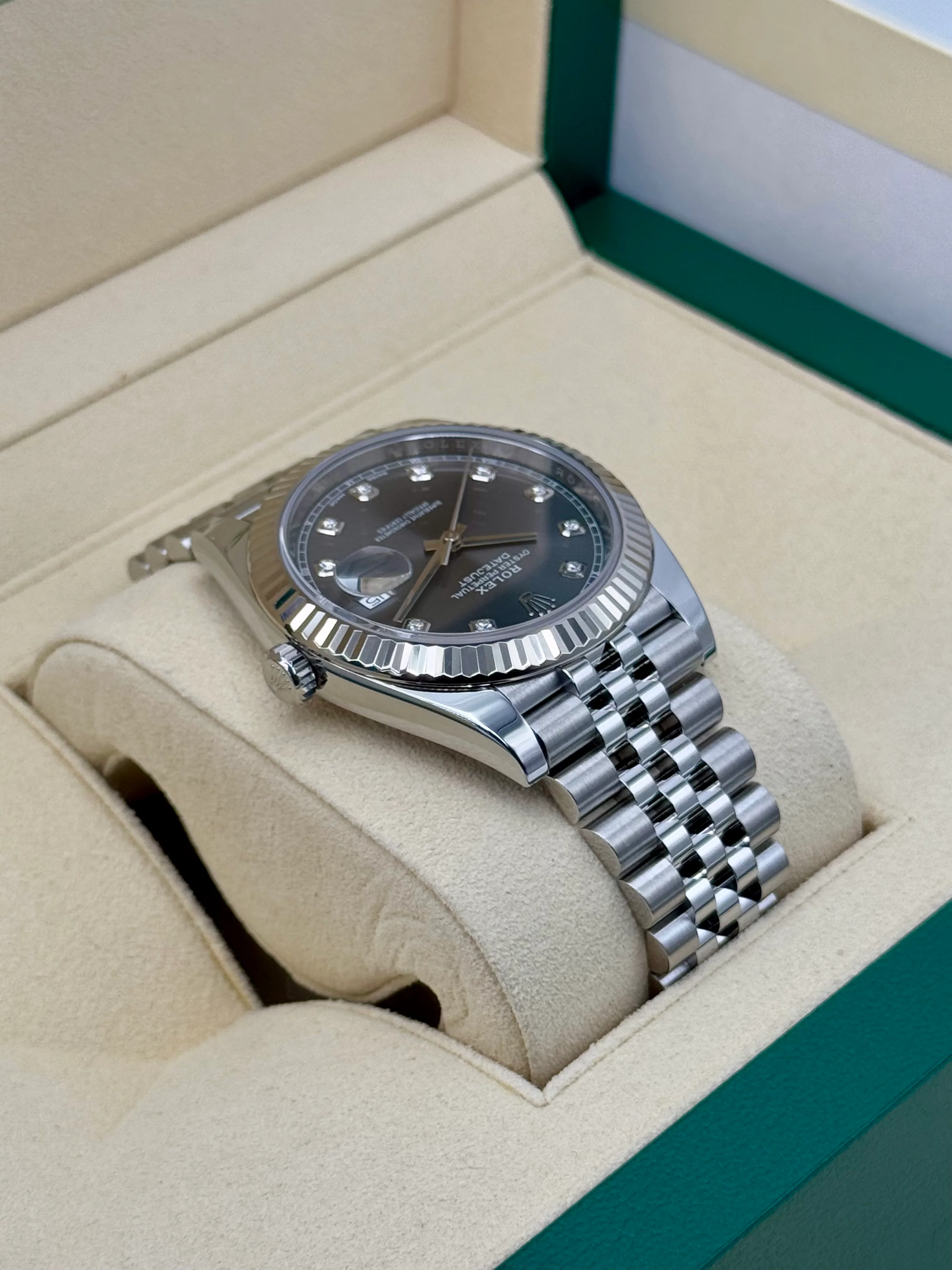 2017 Datejust 41mm 126334 Stainless Steel Jubilee Rhodium Diamond Dial - Image 8
