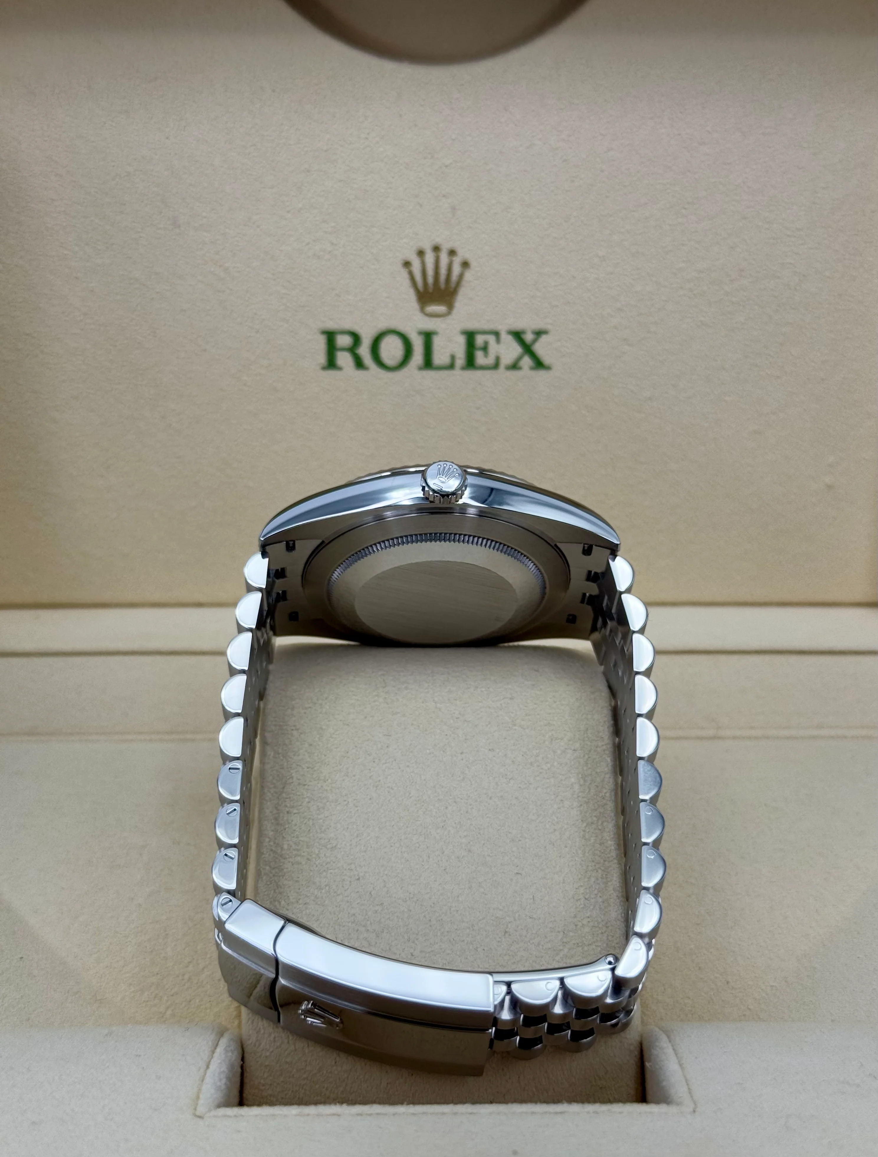 2017 Datejust 41mm 126334 Stainless Steel Jubilee Rhodium Diamond Dial - Image 9