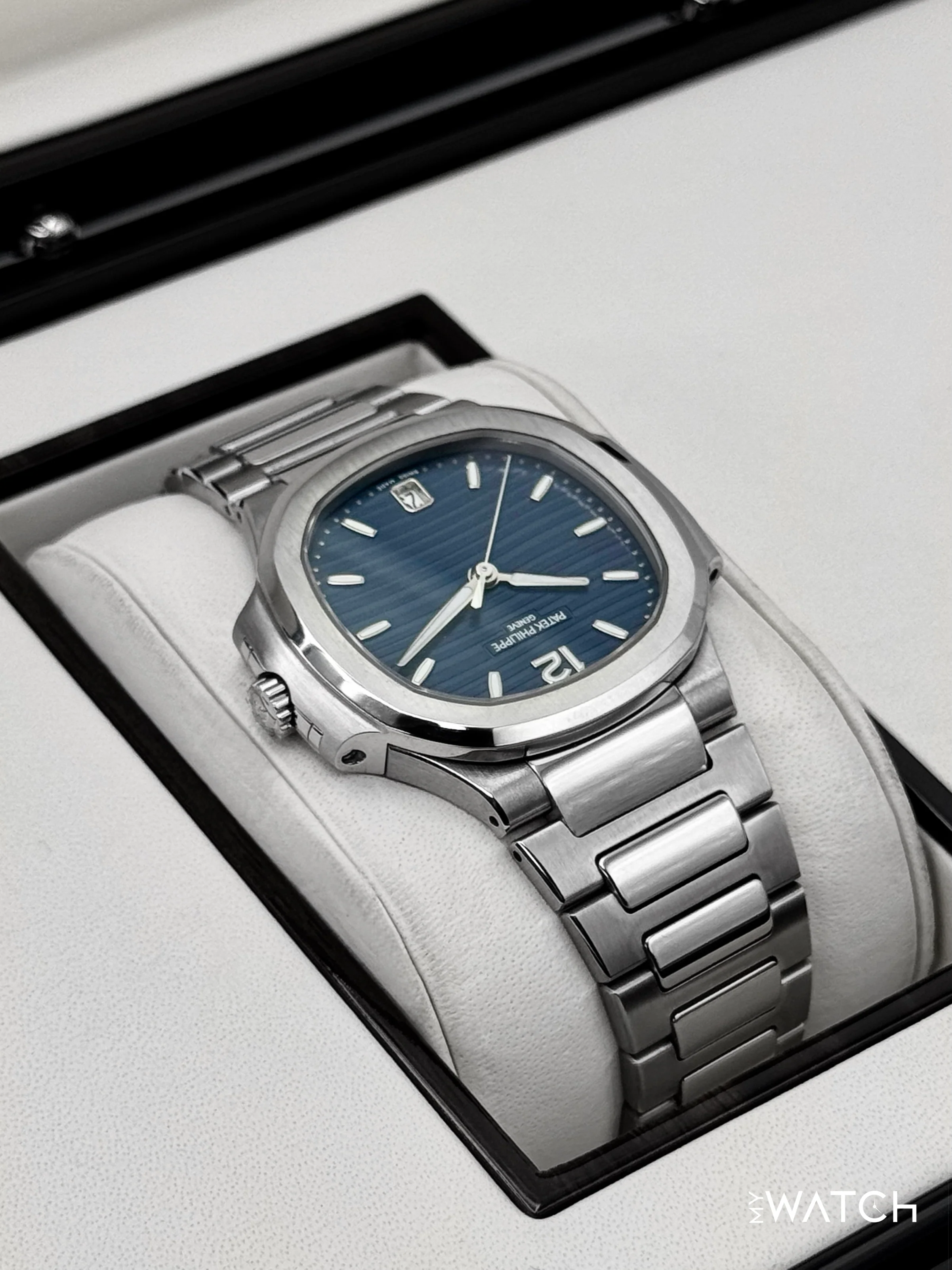 2017 Patek Philippe Nautilus 35.2mm 7118/1A-001 Stainless Steel Blue Dial - Image 8