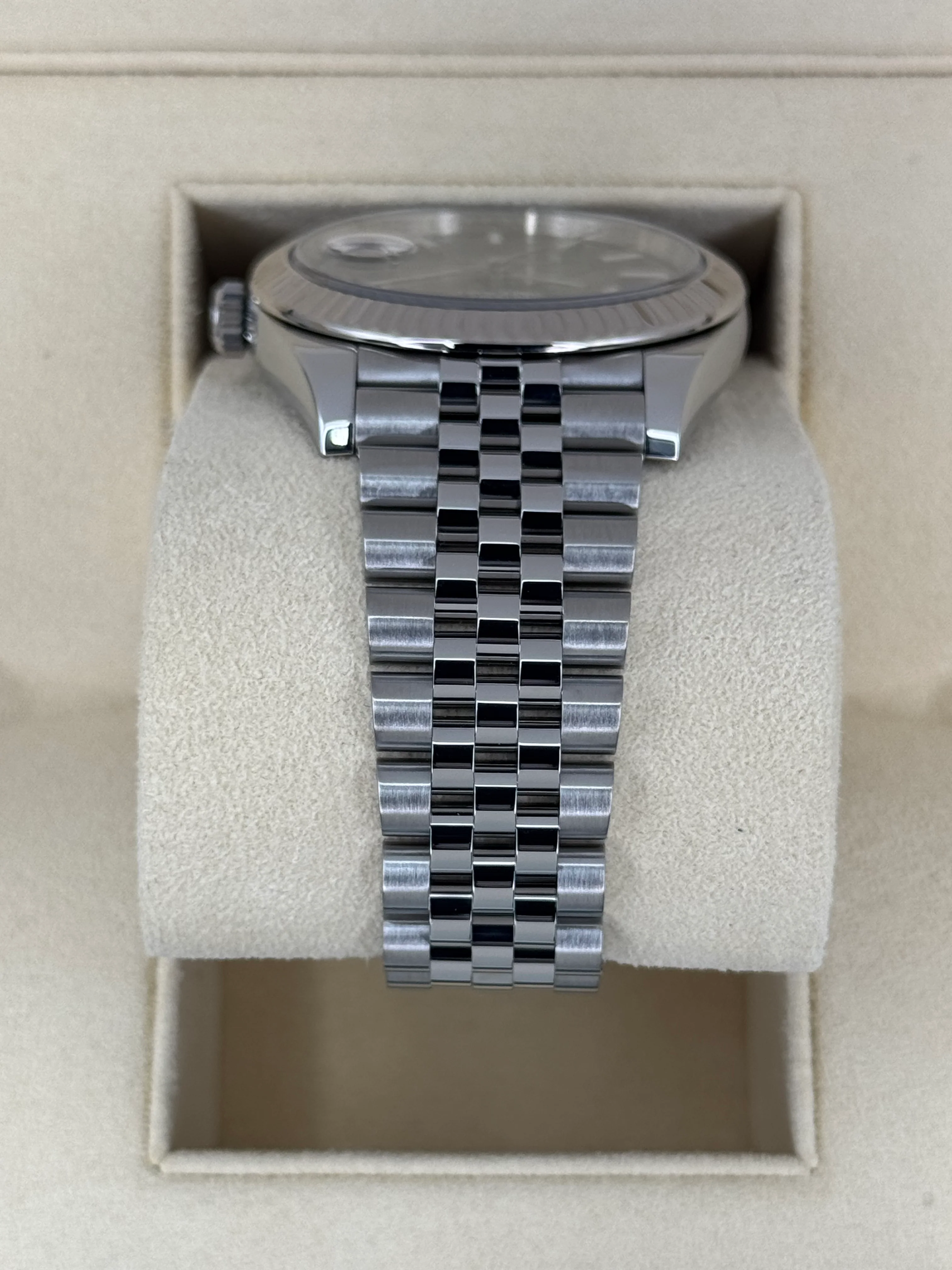 2017 Rolex Datejust 41mm 126334 Stainless Steel Jubilee Rhodium Dial - Image 4