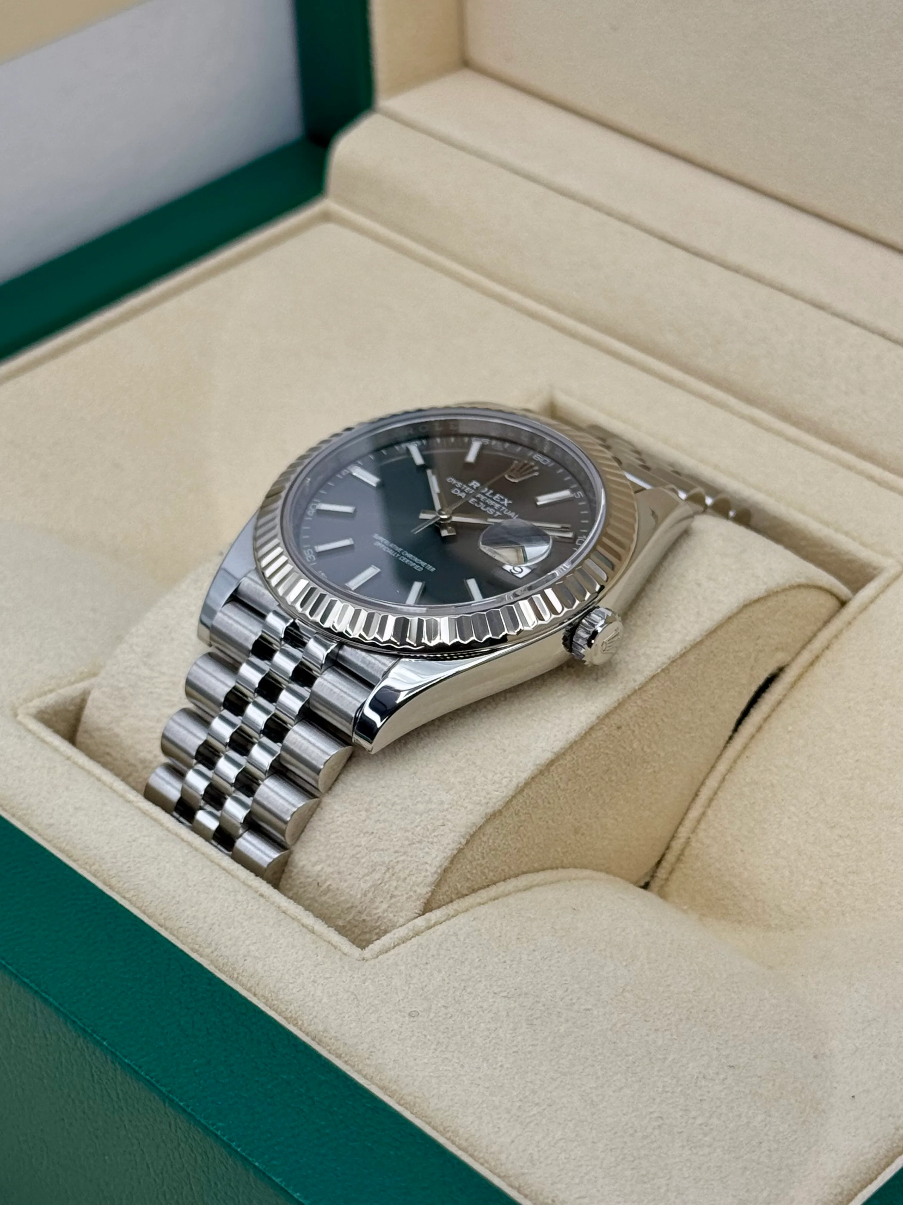 2017 Rolex Datejust 41mm 126334 Stainless Steel Jubilee Rhodium Dial - Image 5