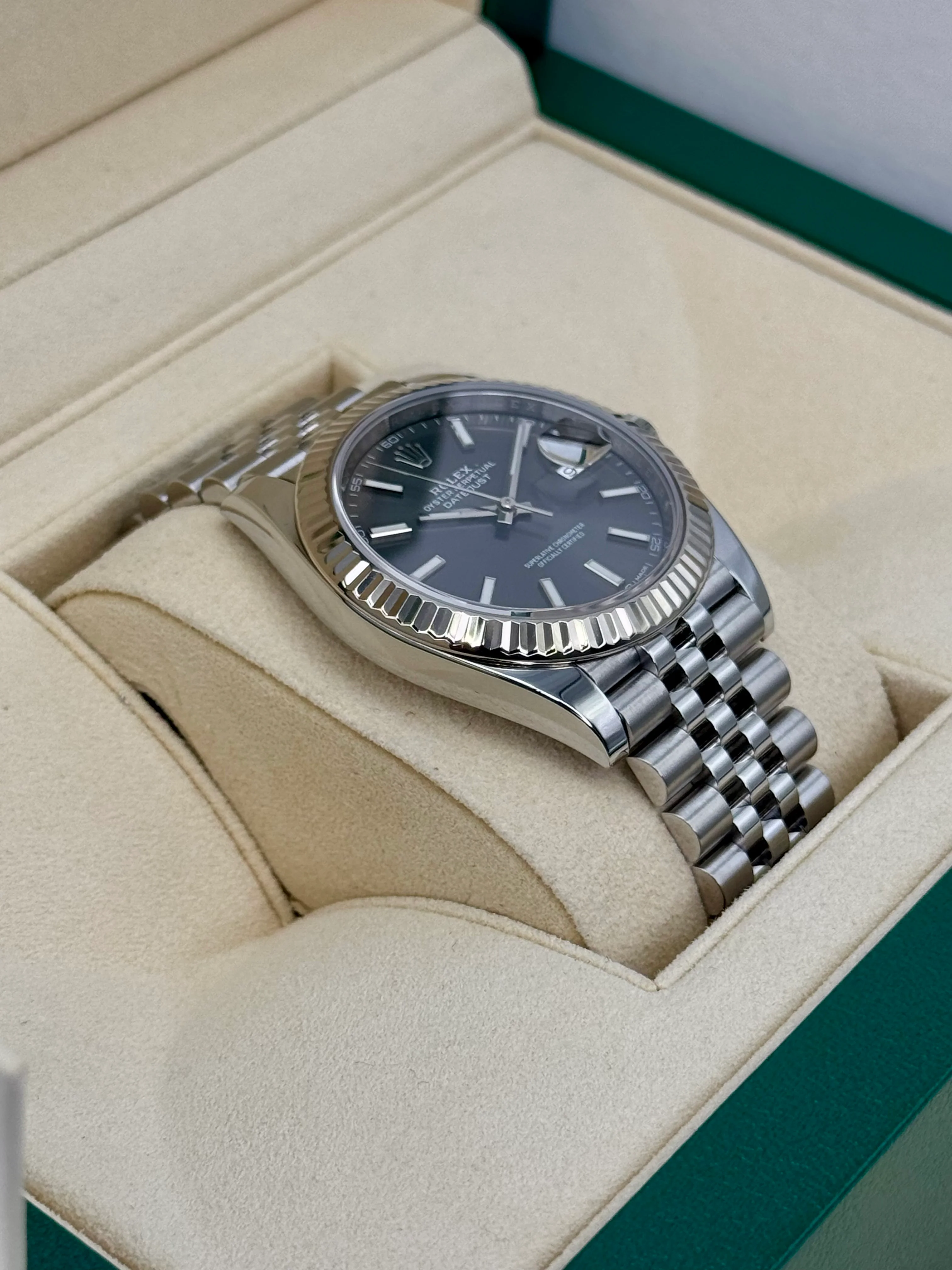 2017 Rolex Datejust 41mm 126334 Stainless Steel Jubilee Rhodium Dial - Image 6