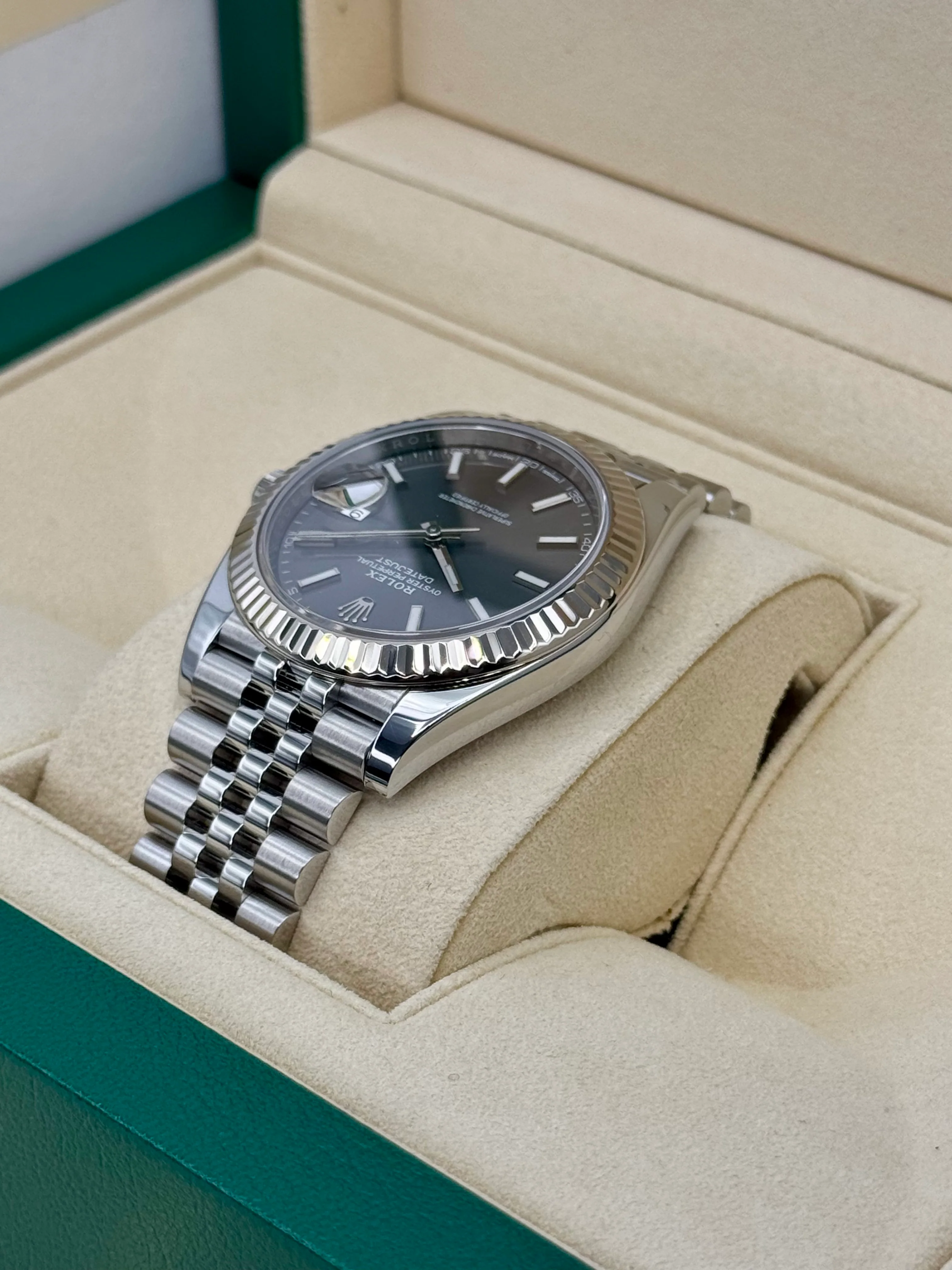 2017 Rolex Datejust 41mm 126334 Stainless Steel Jubilee Rhodium Dial - Image 7