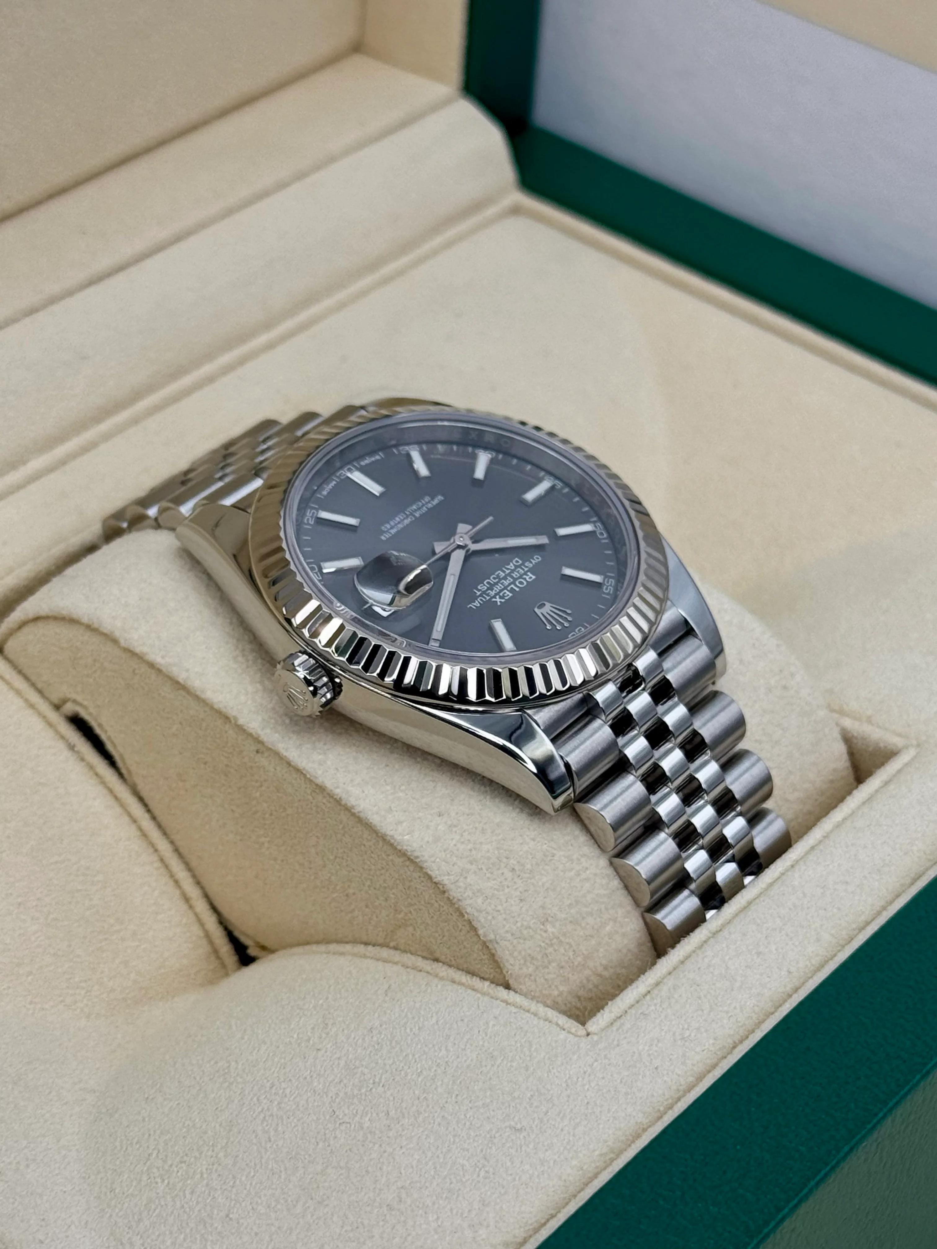 2017 Rolex Datejust 41mm 126334 Stainless Steel Jubilee Rhodium Dial - Image 8