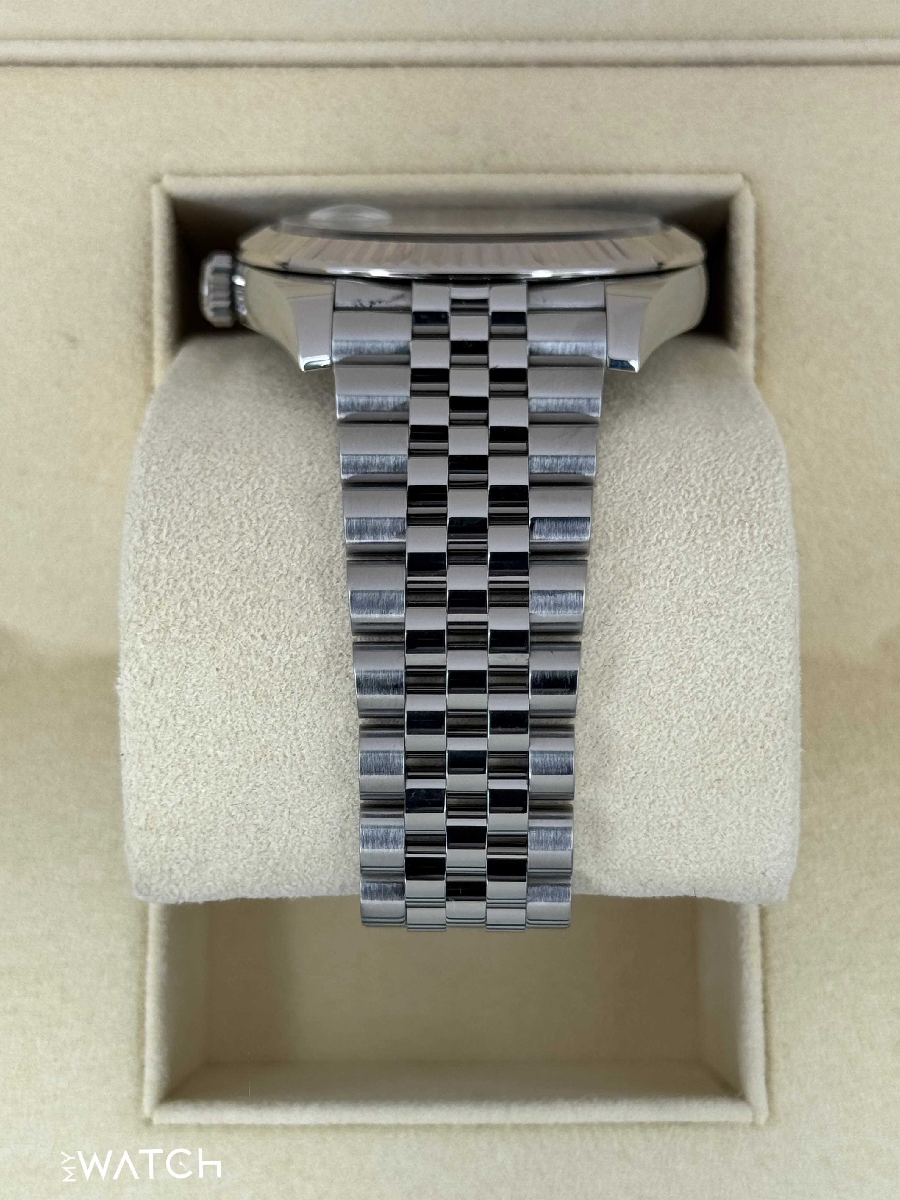 2017 Rolex Datejust 41mm 126334 Stainless Steel Jubilee Silver Dial - Image 4