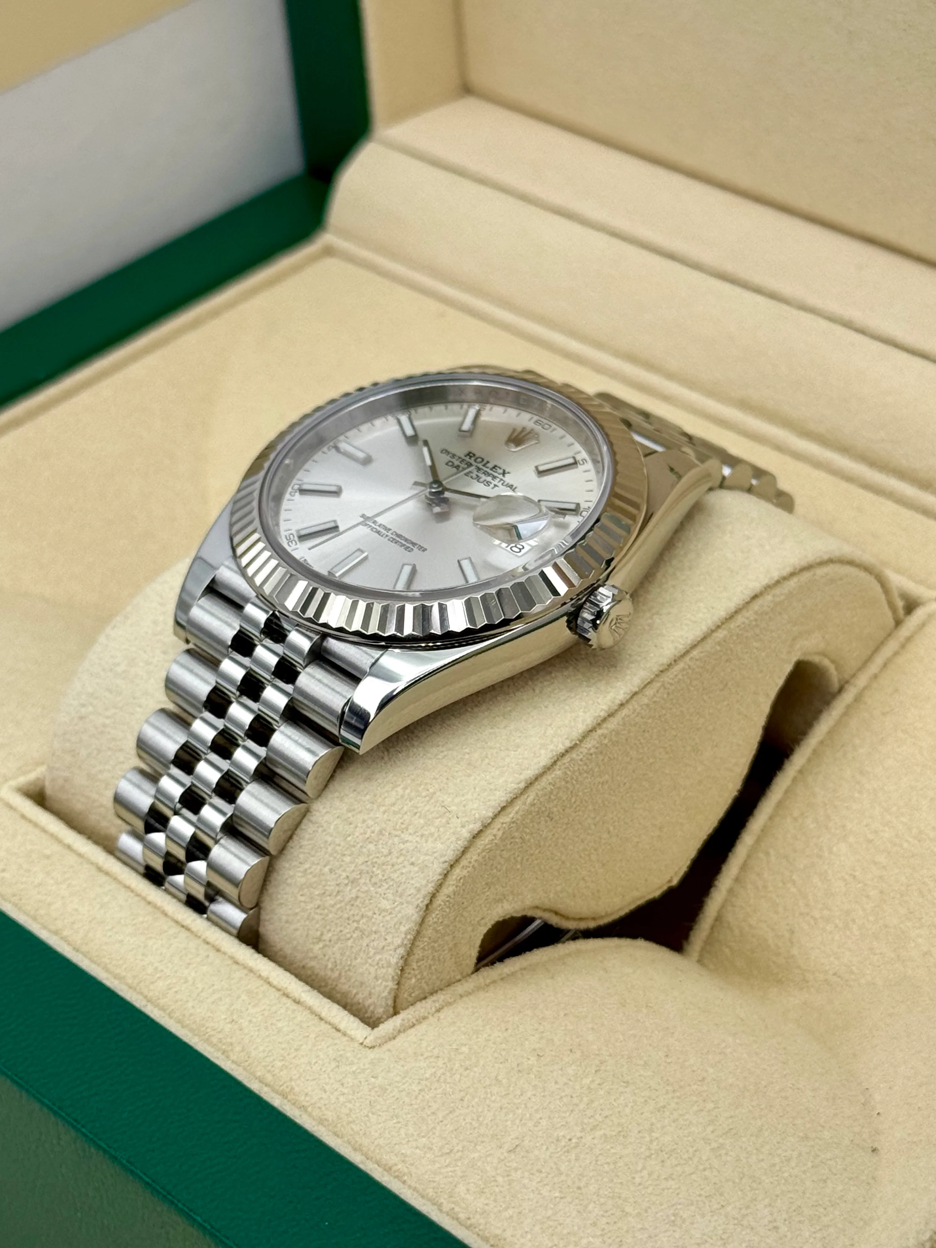 2017 Rolex Datejust 41mm 126334 Stainless Steel Jubilee Silver Dial - Image 9