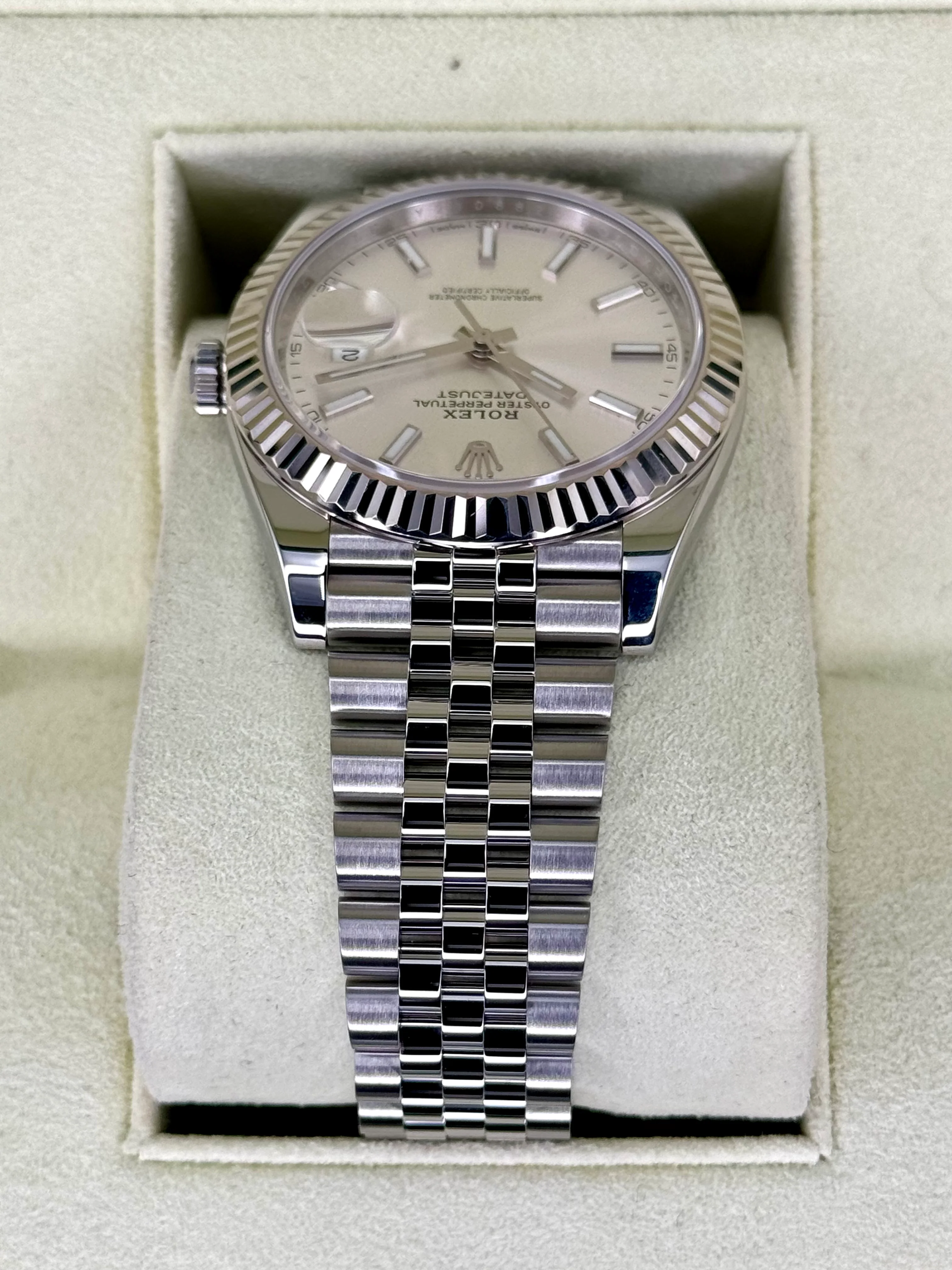 2017 Rolex Datejust 41mm 126334 Stainless Steel Jubilee Silver Dial - Image 4