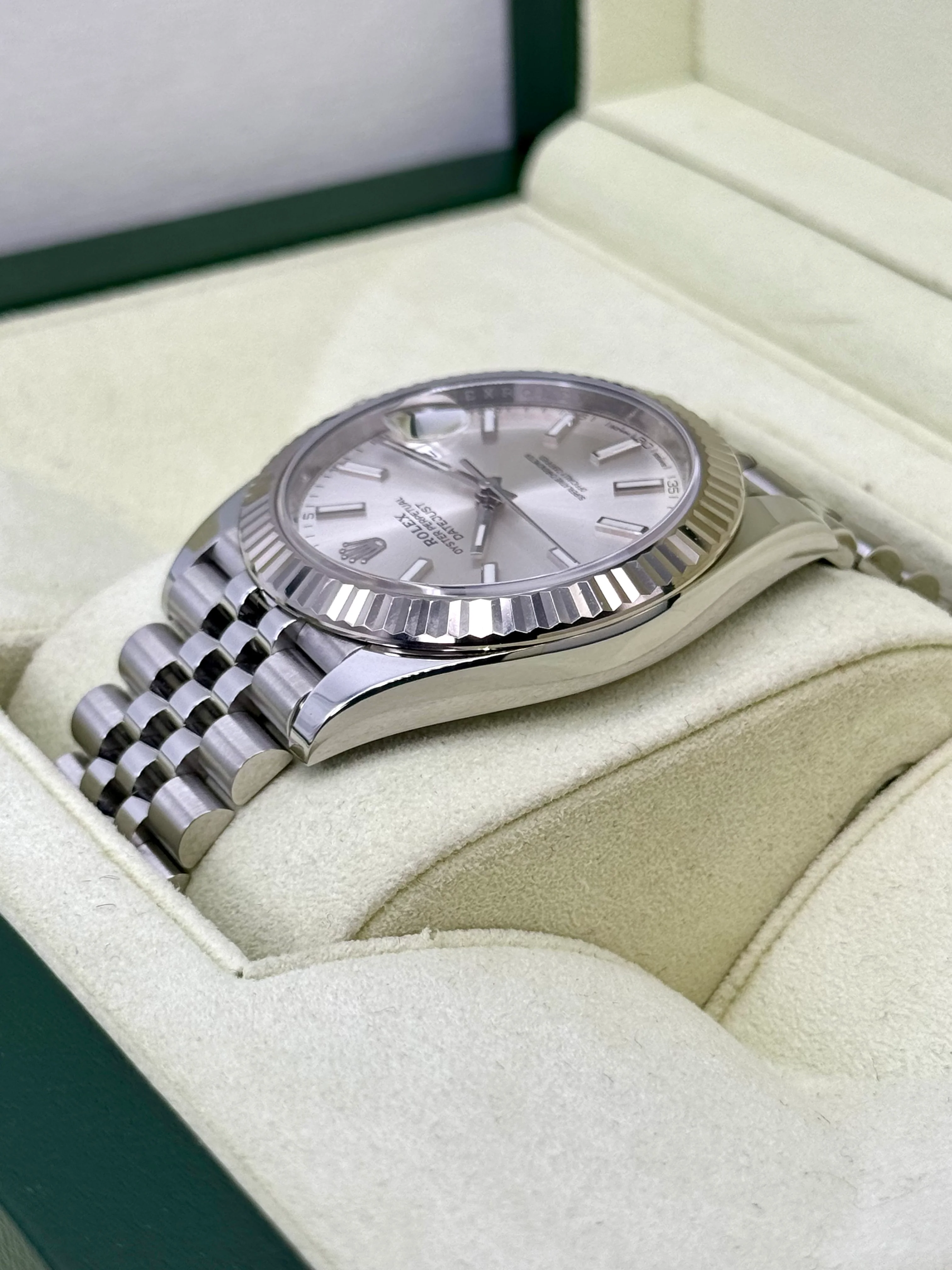 2017 Rolex Datejust 41mm 126334 Stainless Steel Jubilee Silver Dial - Image 7
