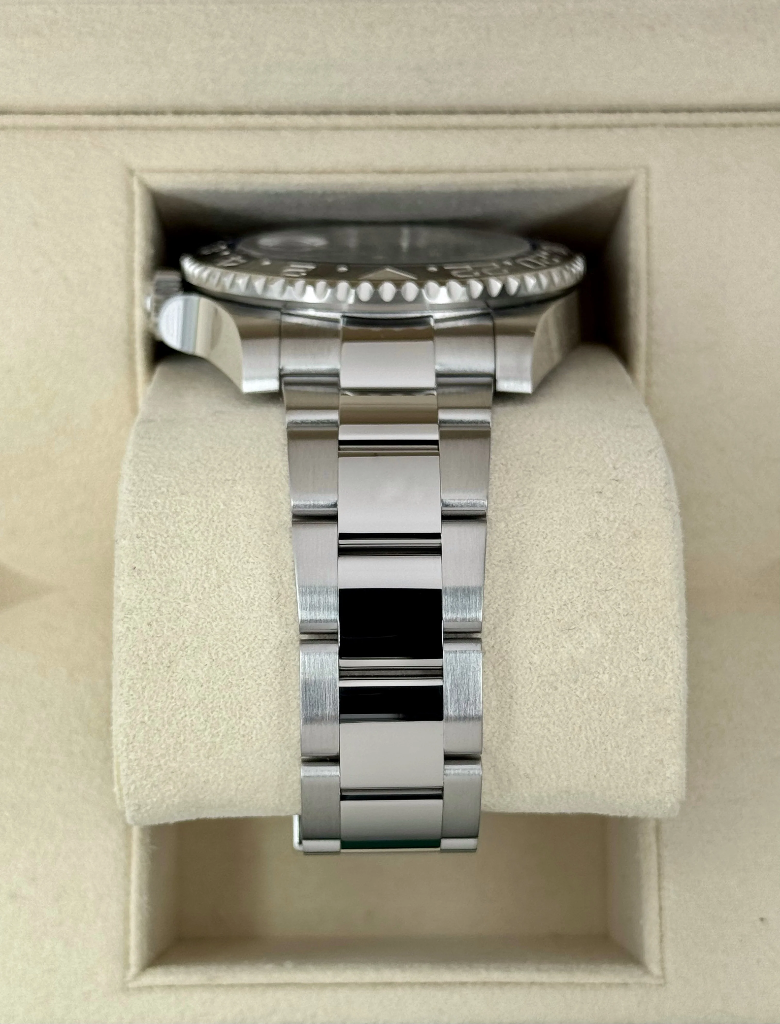 2017 Rolex GMT-Master II "Batman" 40mm 116710BLNR Oyster - Image 4