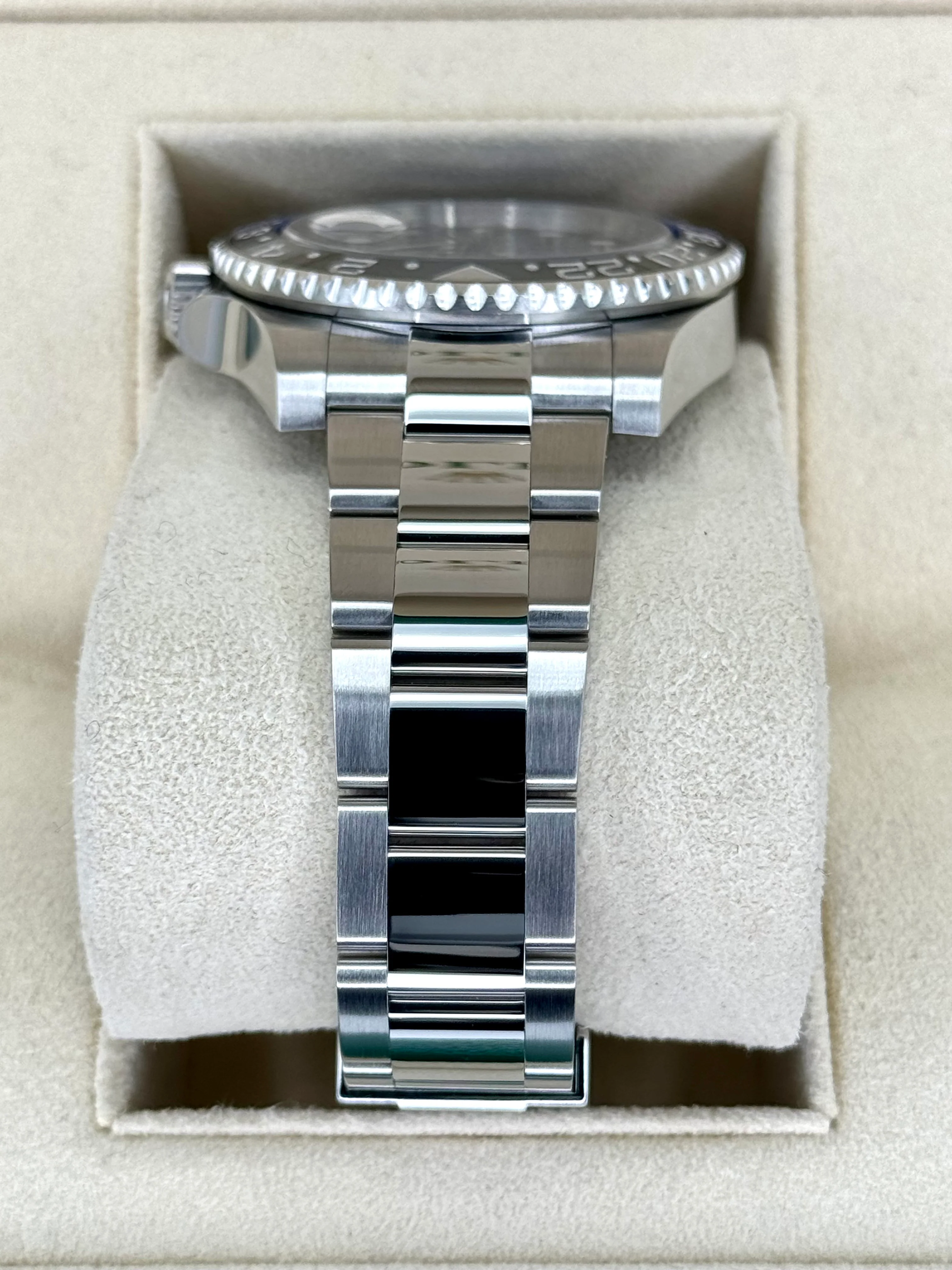 2017 Rolex GMT-Master II "Batman" 40mm 116710BLNR Oyster - Image 4