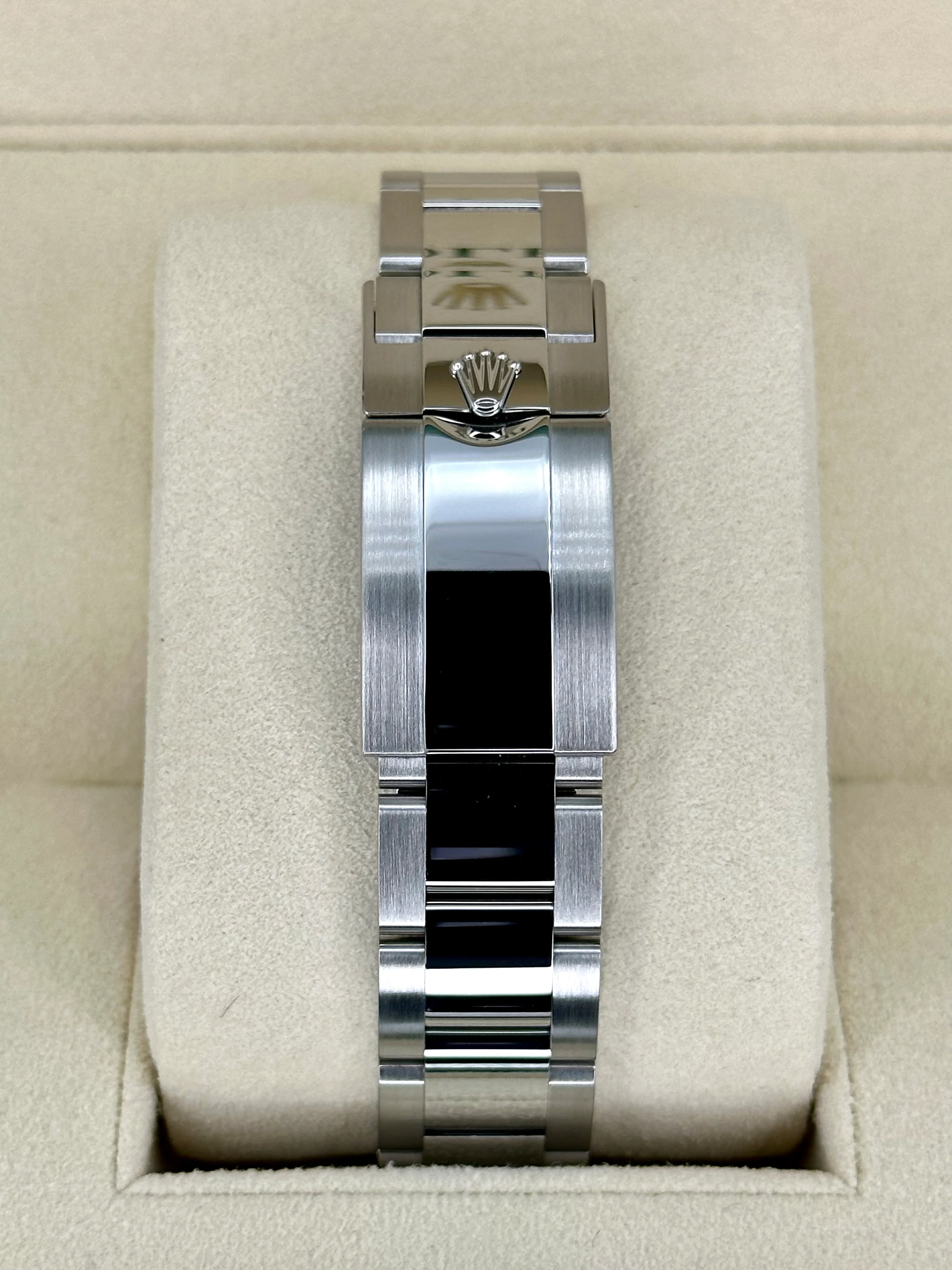 2017 Rolex GMT-Master II "Batman" 40mm 116710BLNR Oyster - Image 2